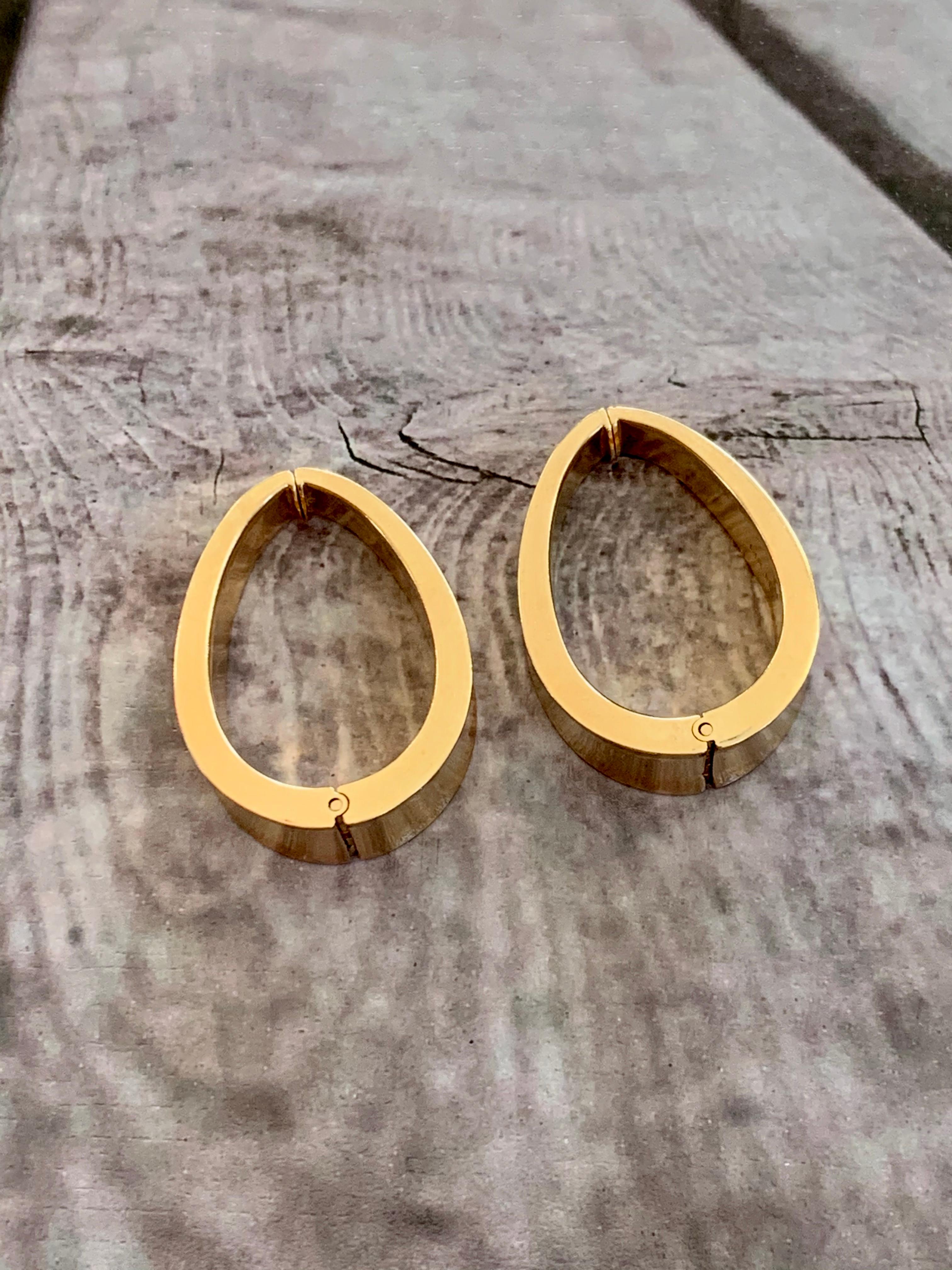 These 14 kart yellow Gold hoop earrings are the same width all the way around to the back of the ear; approximately 1/2