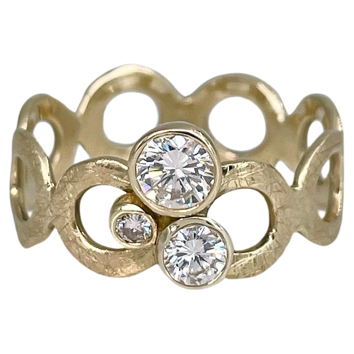 Modern 14 Karat Yellow Gold TW 0.52 Carat VVS-VS Diamond Ring For Sale