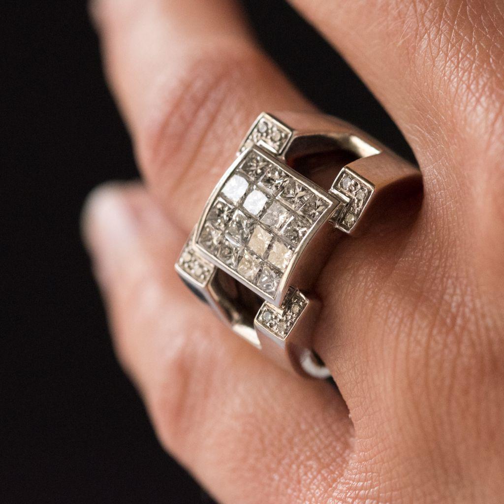 Art Deco Style Princess and Brilliant Cut Diamond 18K White Gold Signet Ring In New Condition For Sale In Poitiers, FR