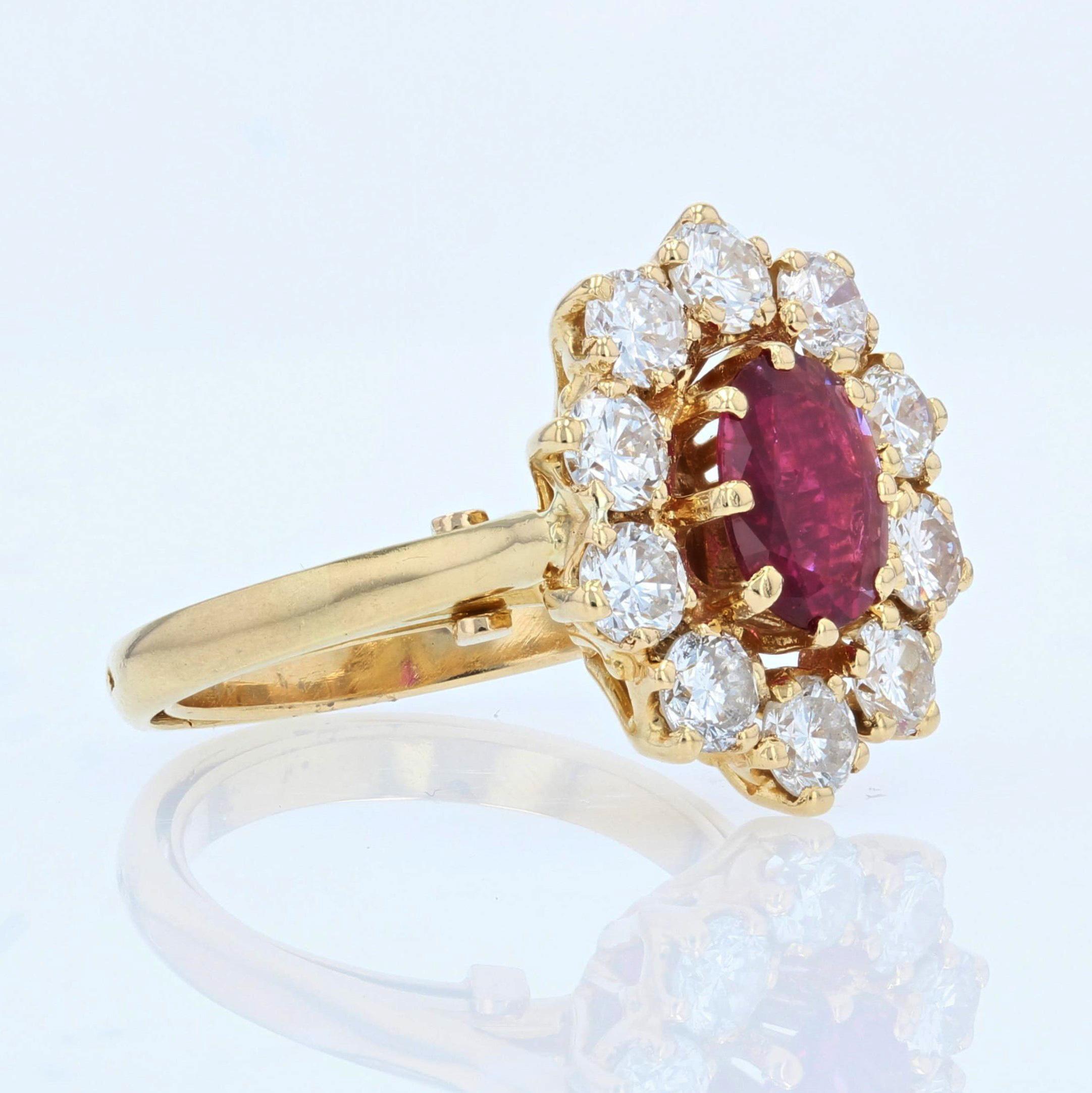 Modern 1.40 Carat Ruby Diamonds 18 Karat Yellow Gold Daisy Ring For Sale 3
