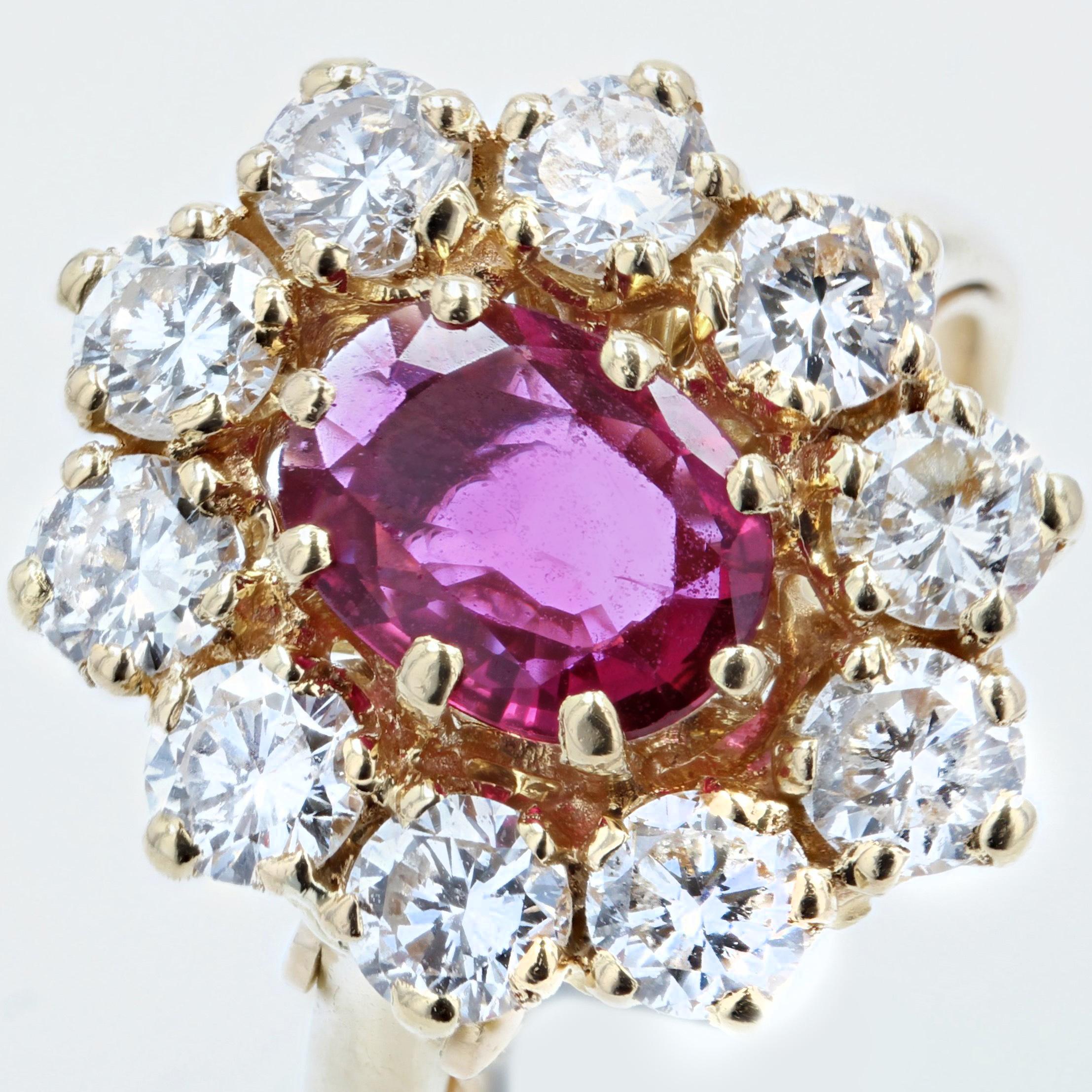 Women's Modern 1.40 Carat Ruby Diamonds 18 Karat Yellow Gold Daisy Ring For Sale
