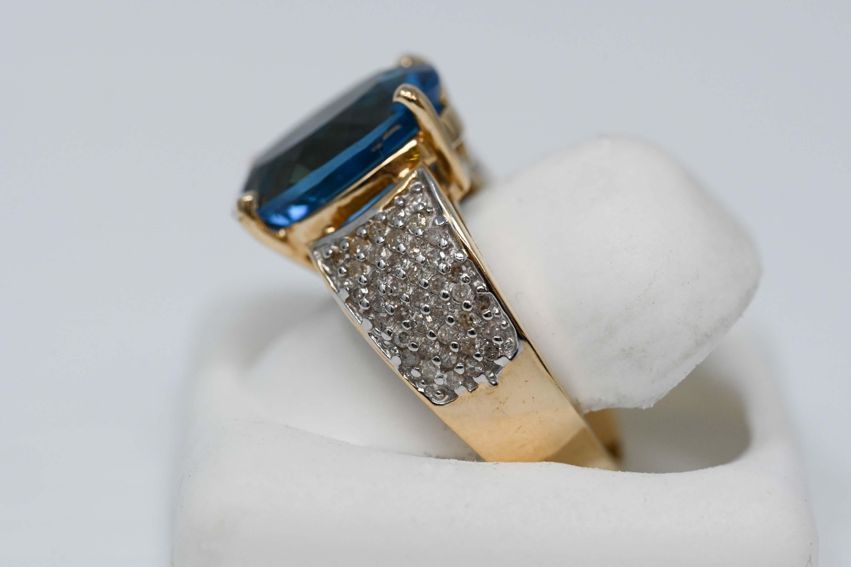 Mixed Cut Modern 14k Gold Diamonds and Iolite Gemstone Ring For Sale
