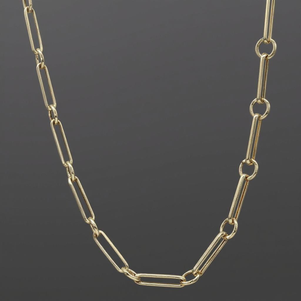 Taglio smeraldo Collana moderna con catena a graffetta in oro giallo 14K (o 18k su richiesta) in vendita