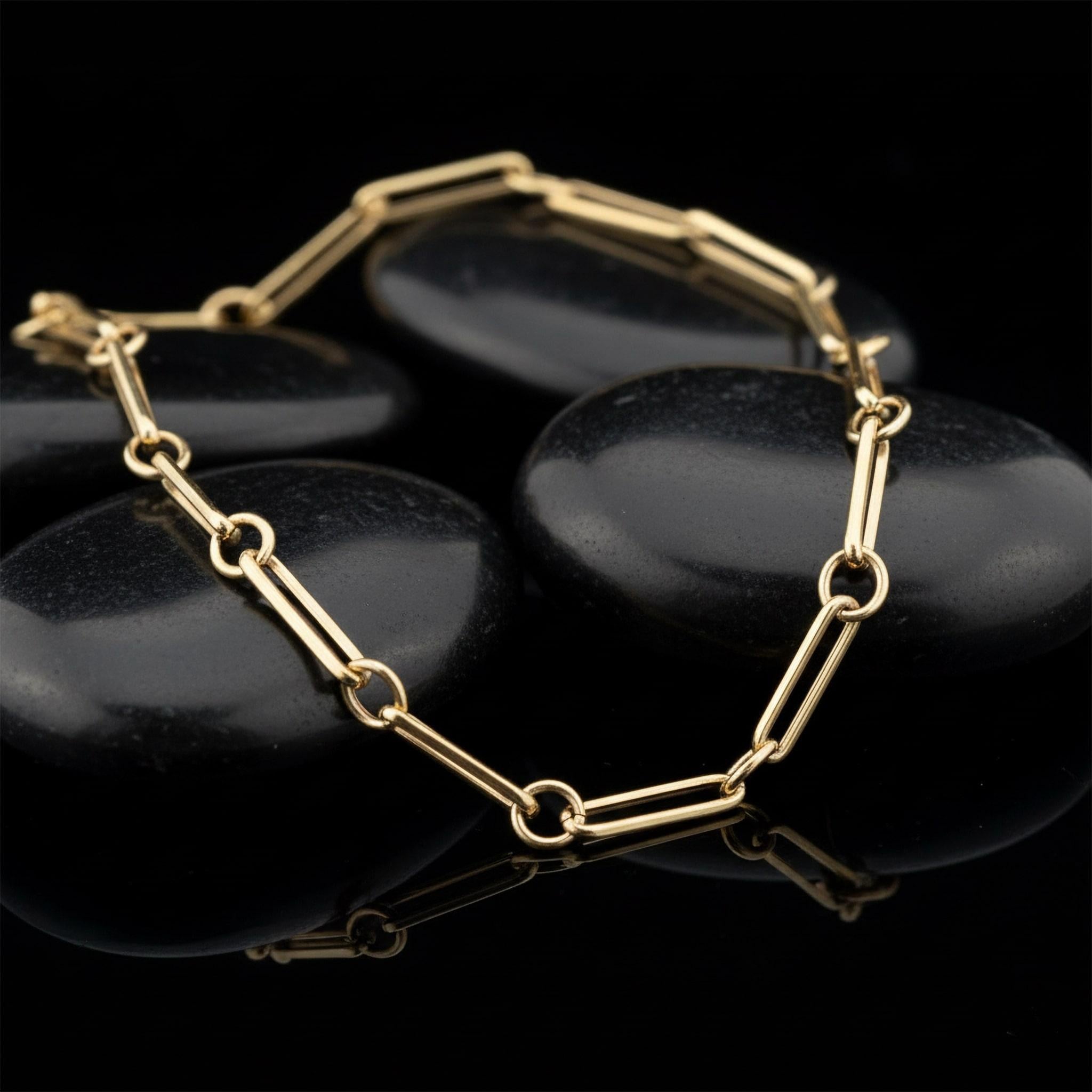 Moderno Collana moderna con catena a graffetta in oro giallo 14K (o 18k su richiesta) in vendita