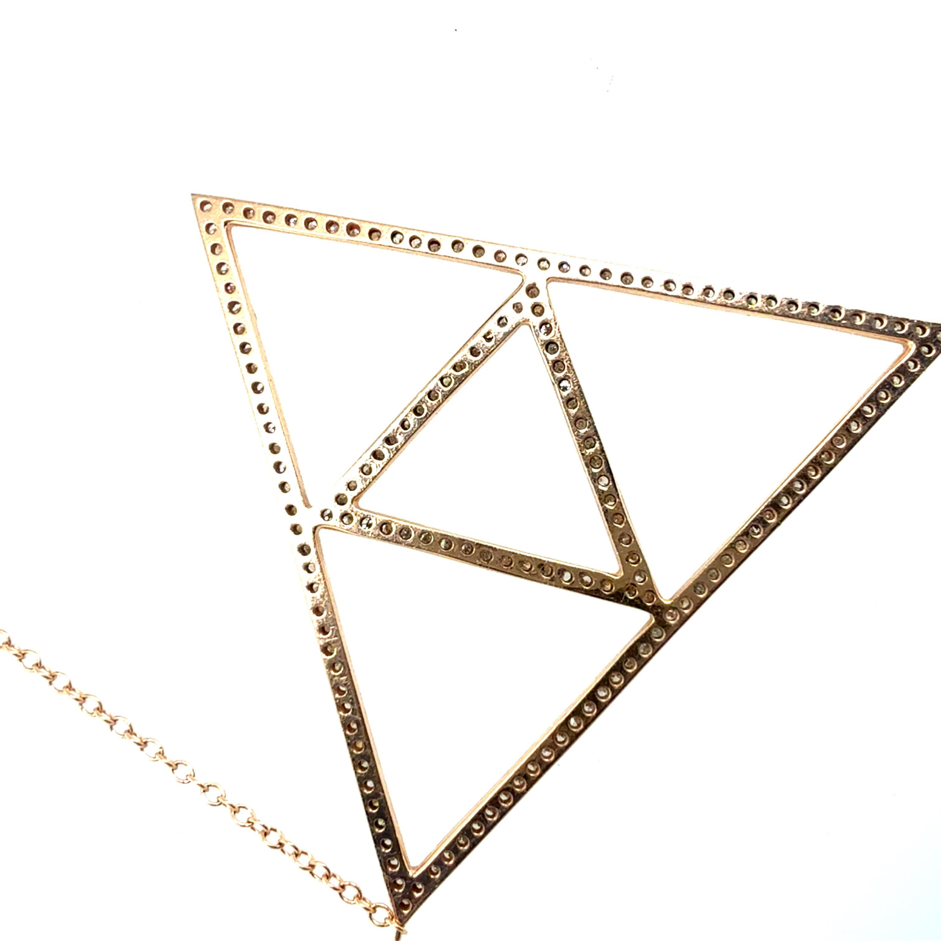 Taglio rotondo Modern 14k Rose Gold 0.50 Carat Natural Diamond Triangular Pendant in vendita