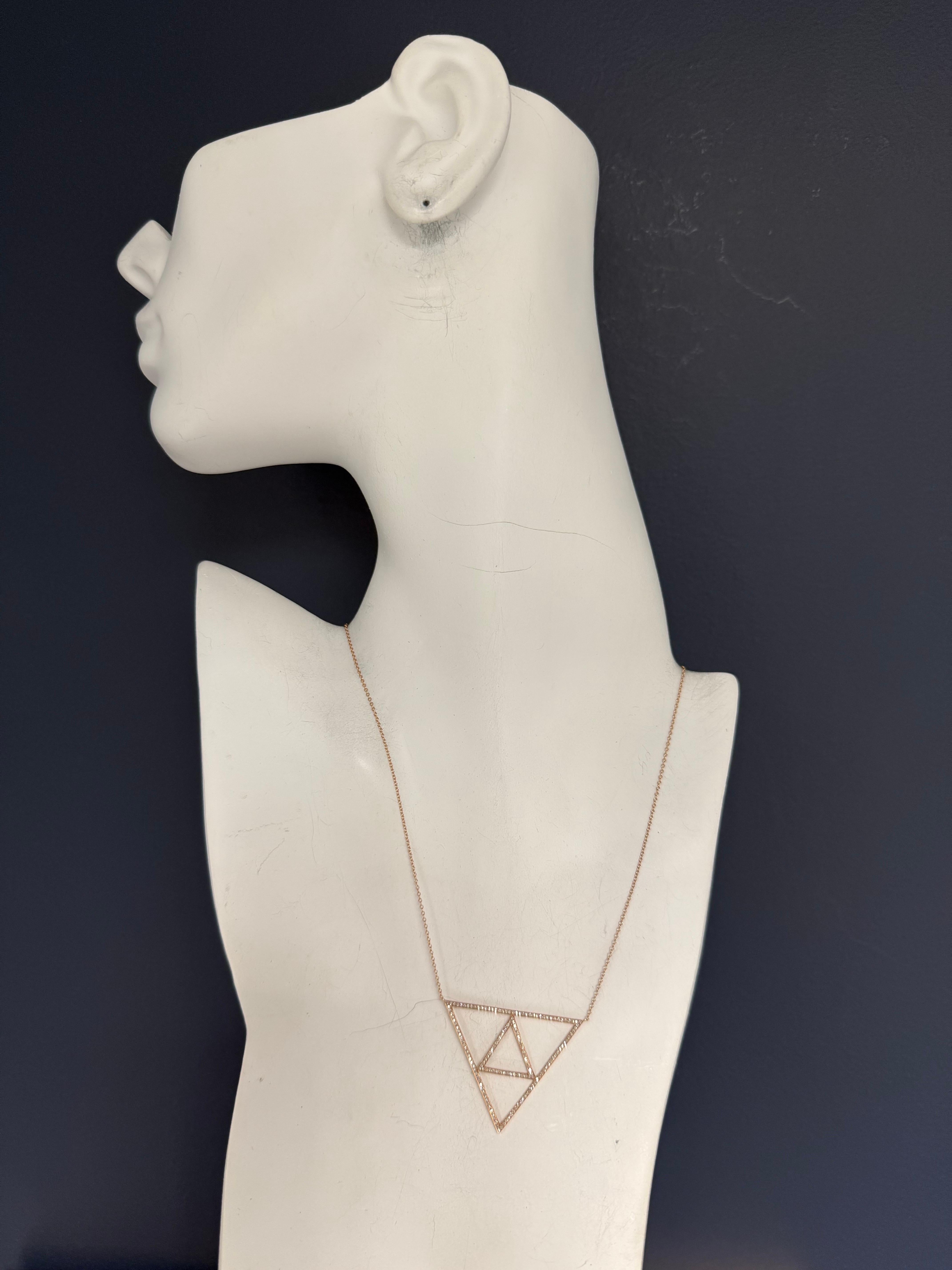 Donna Modern 14k Rose Gold 0.50 Carat Natural Diamond Triangular Pendant in vendita