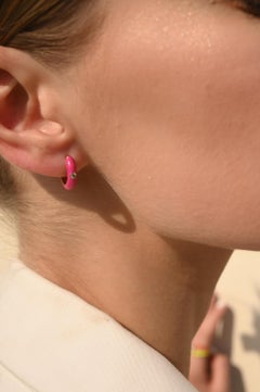 Orecchini a clip moderni in oro giallo massiccio 14k con smalto rosa e diamanti