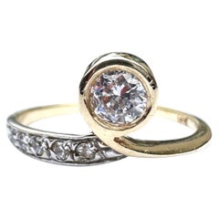 Bague solitaire moderne en or bicolore 14 carats, sertie d'un diamant de 0,40 carat taille Brilliante, modèle « bypass », VS