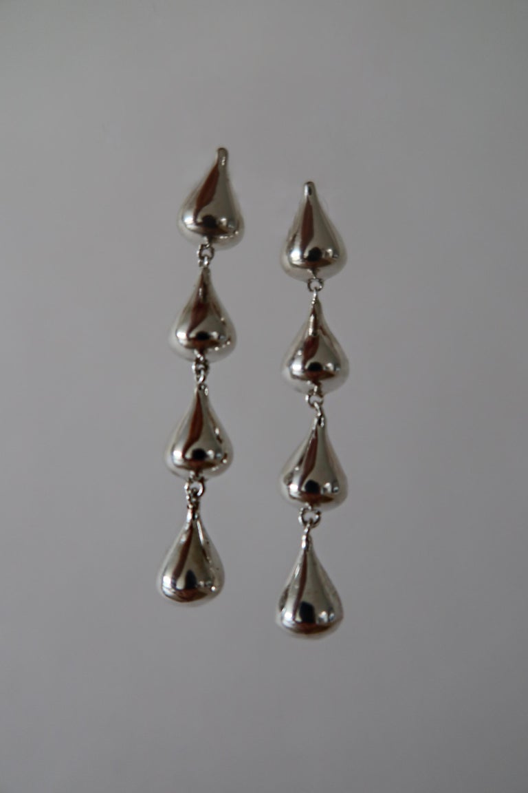 Modern 14k White Gold Drop Earrings In New Condition For Sale In Corte Madera, CA