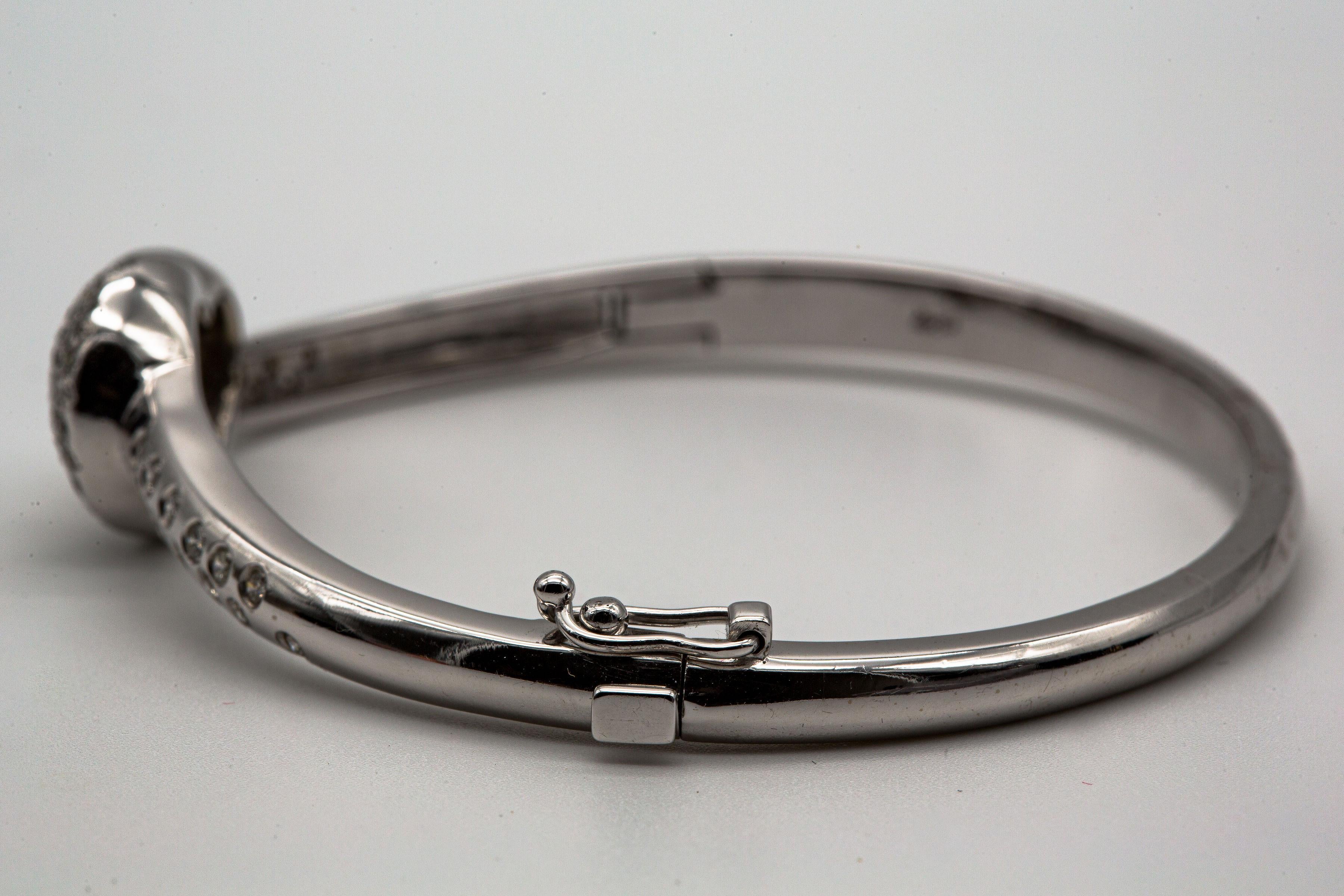 Bracciale moderno con nodo di diamanti in oro bianco 14k in vendita 1