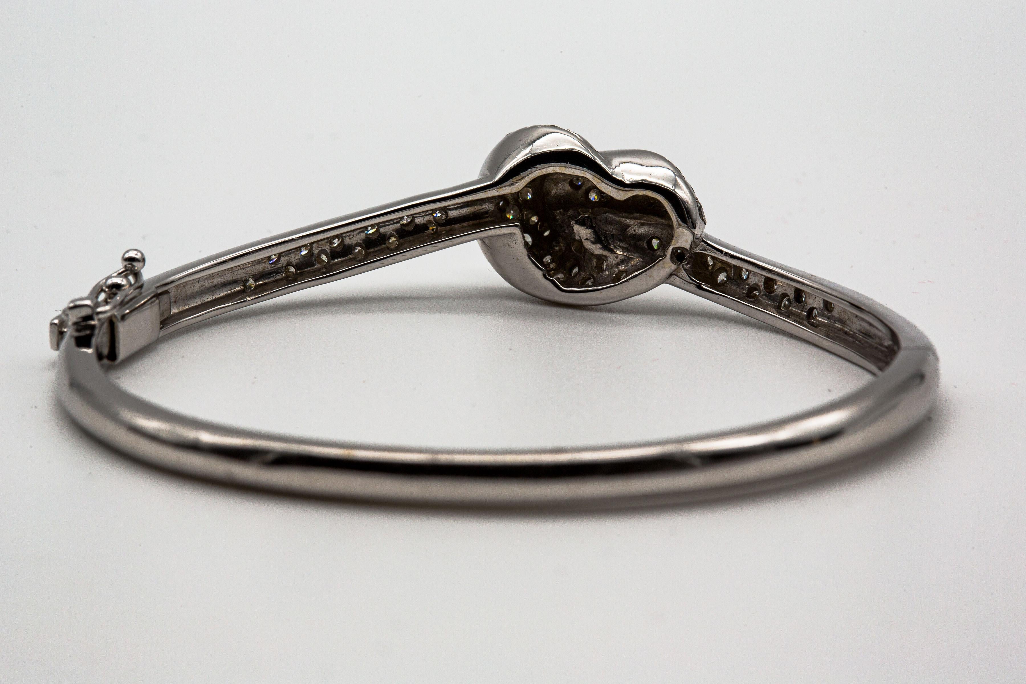 Bracciale moderno con nodo di diamanti in oro bianco 14k in vendita 2
