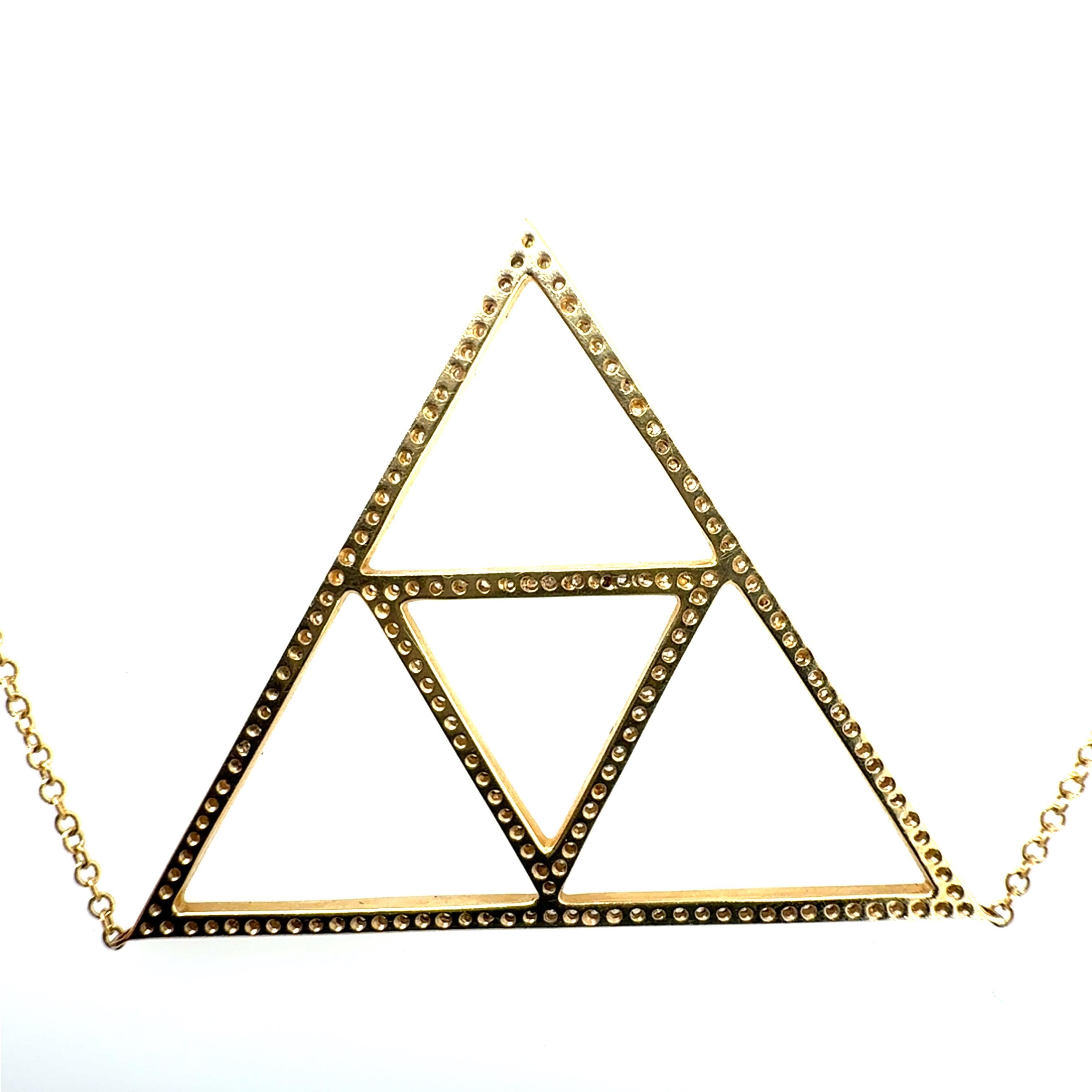 Moderno Modern 14k Yellow Gold 0.50 Carat Natural Diamond Triangular Pendant in vendita