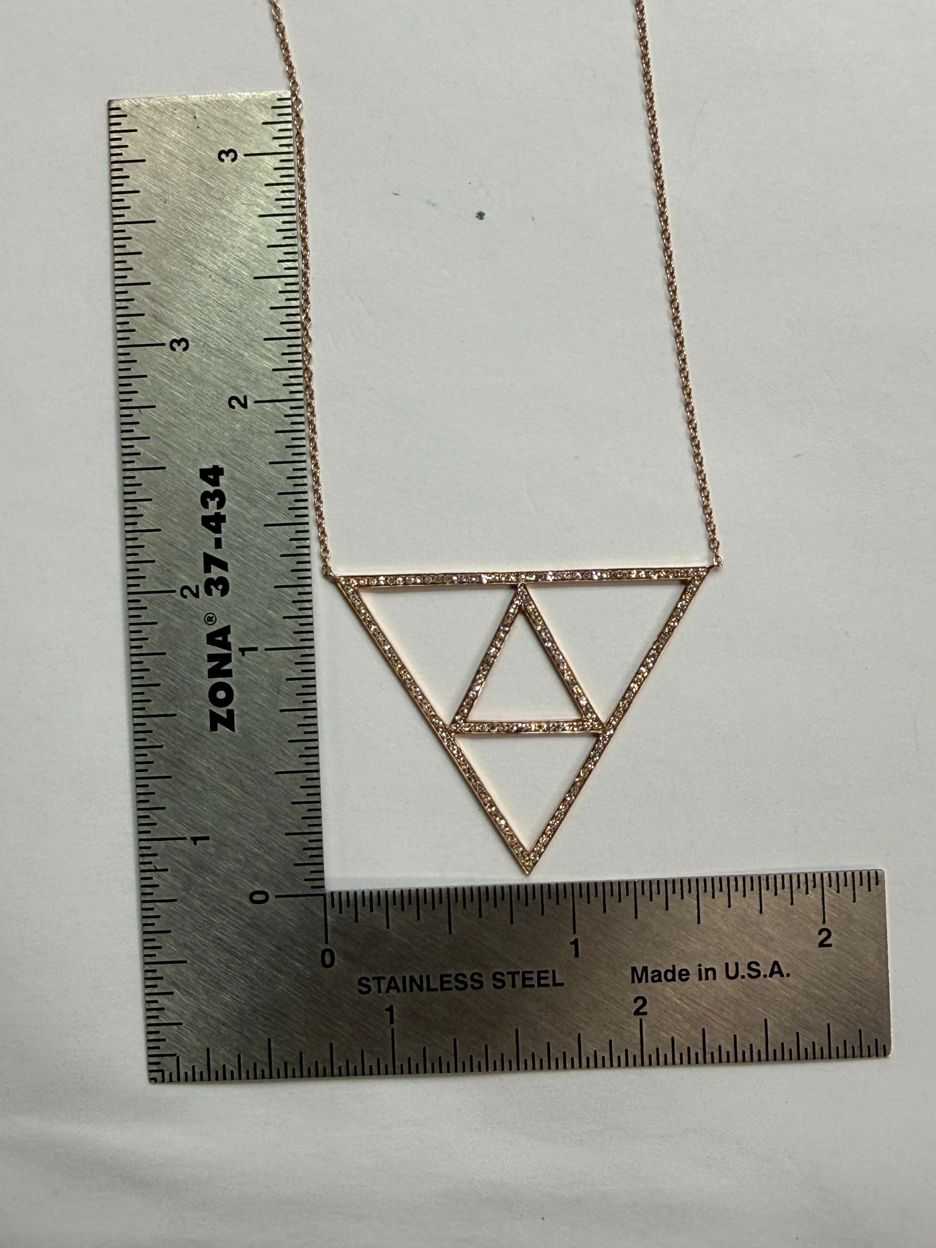 Modern 14k Yellow Gold 0.50 Carat Natural Diamond Triangular Pendant in vendita 1