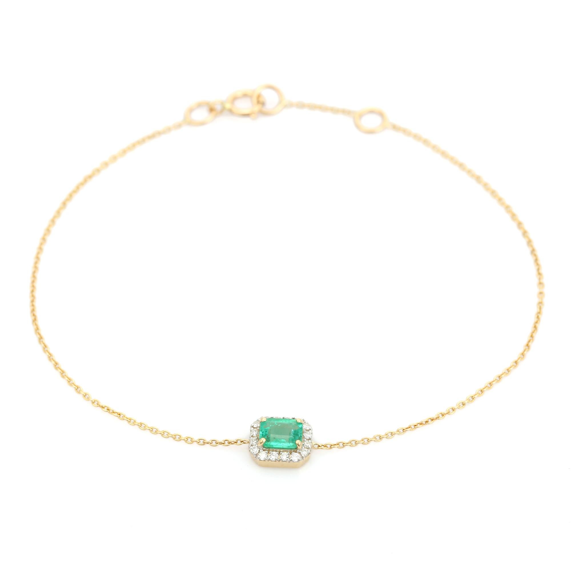 Bracelet moderne en or jaune 14K avec émeraude et diamant en halo en vente 3