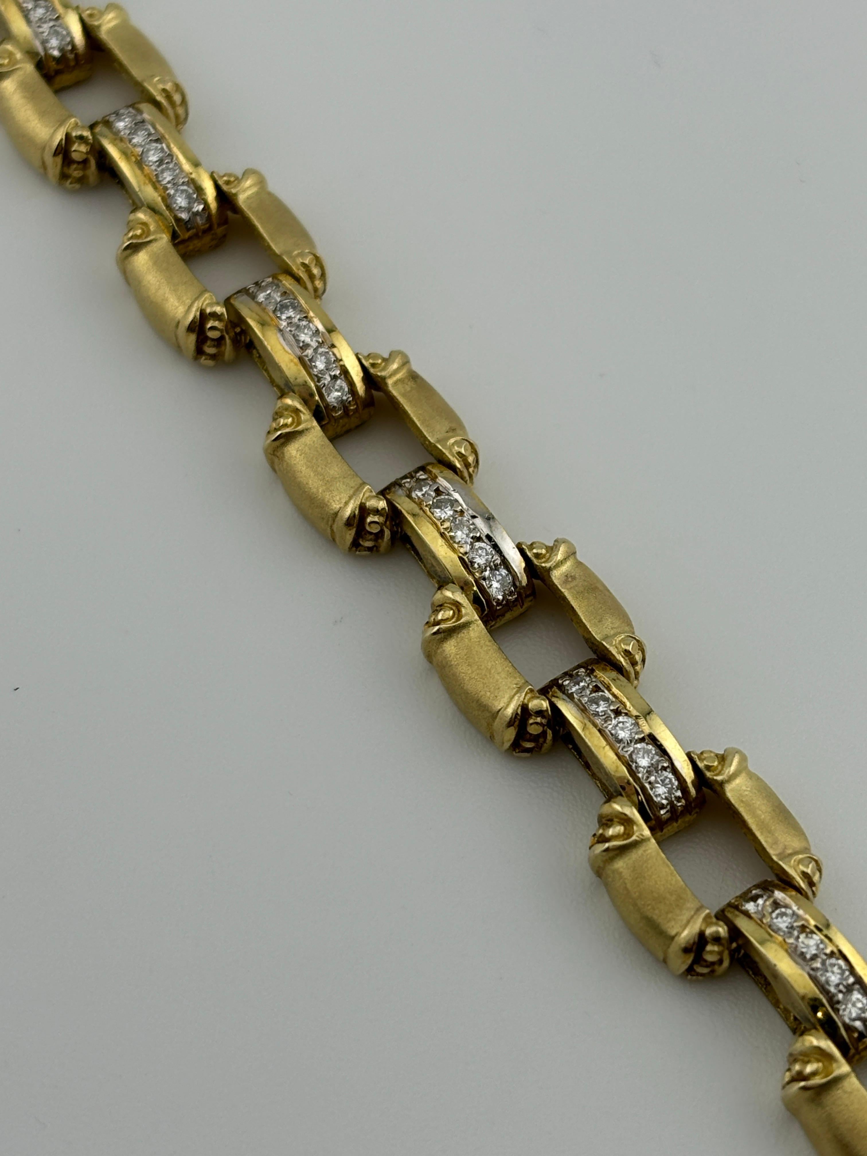 This classic bracelet features square-shaped links connected to one another with a bar decorated with diamonds. The clasp has two safety locks on either side. The diamond links on this bracelet stretch across the whole length of it, yet they are not