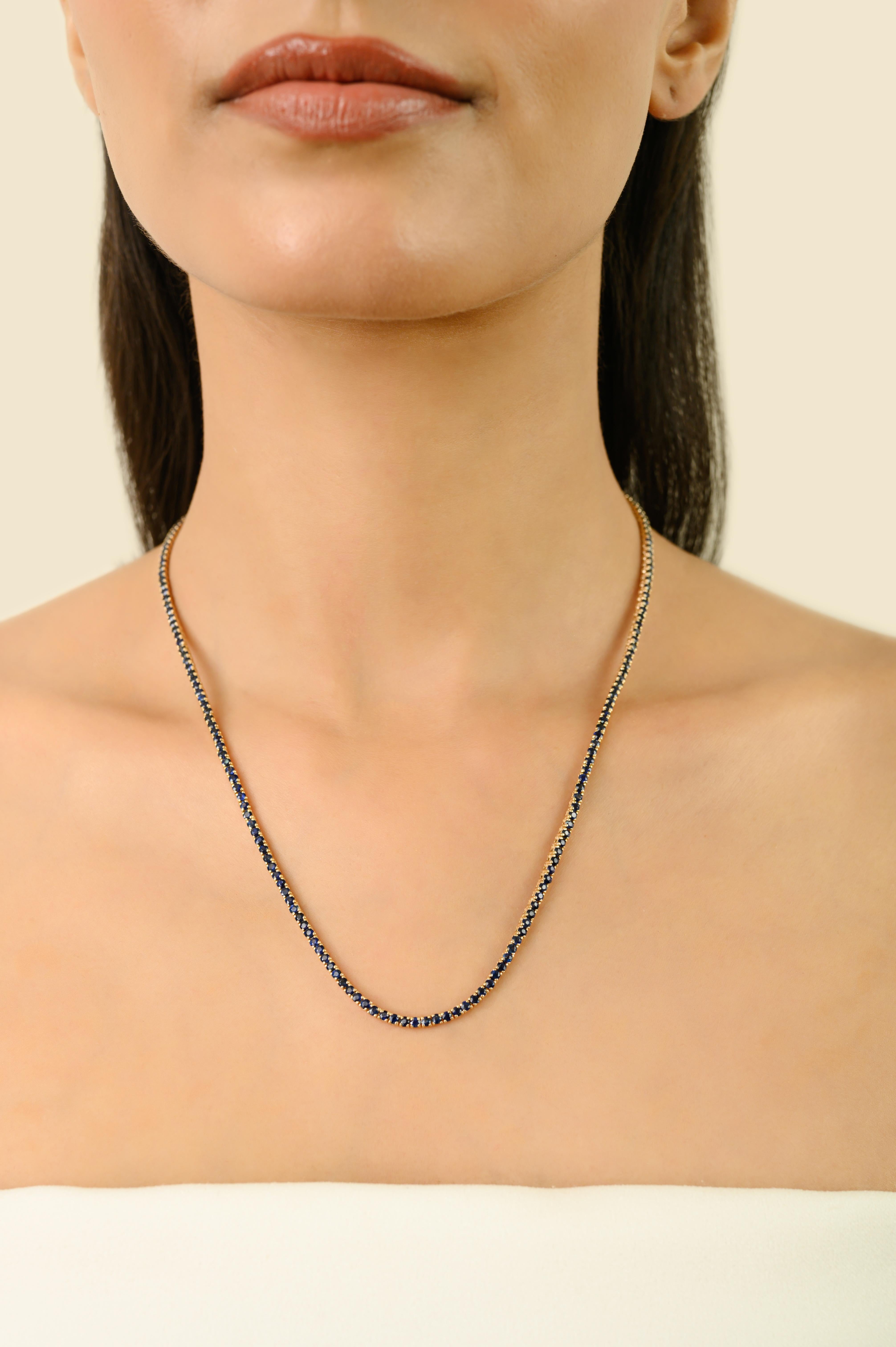 Taille ronde Collier de tennis moderne en or jaune 14K avec 9.46 Ct Round Deep Blue Sapphires en vente