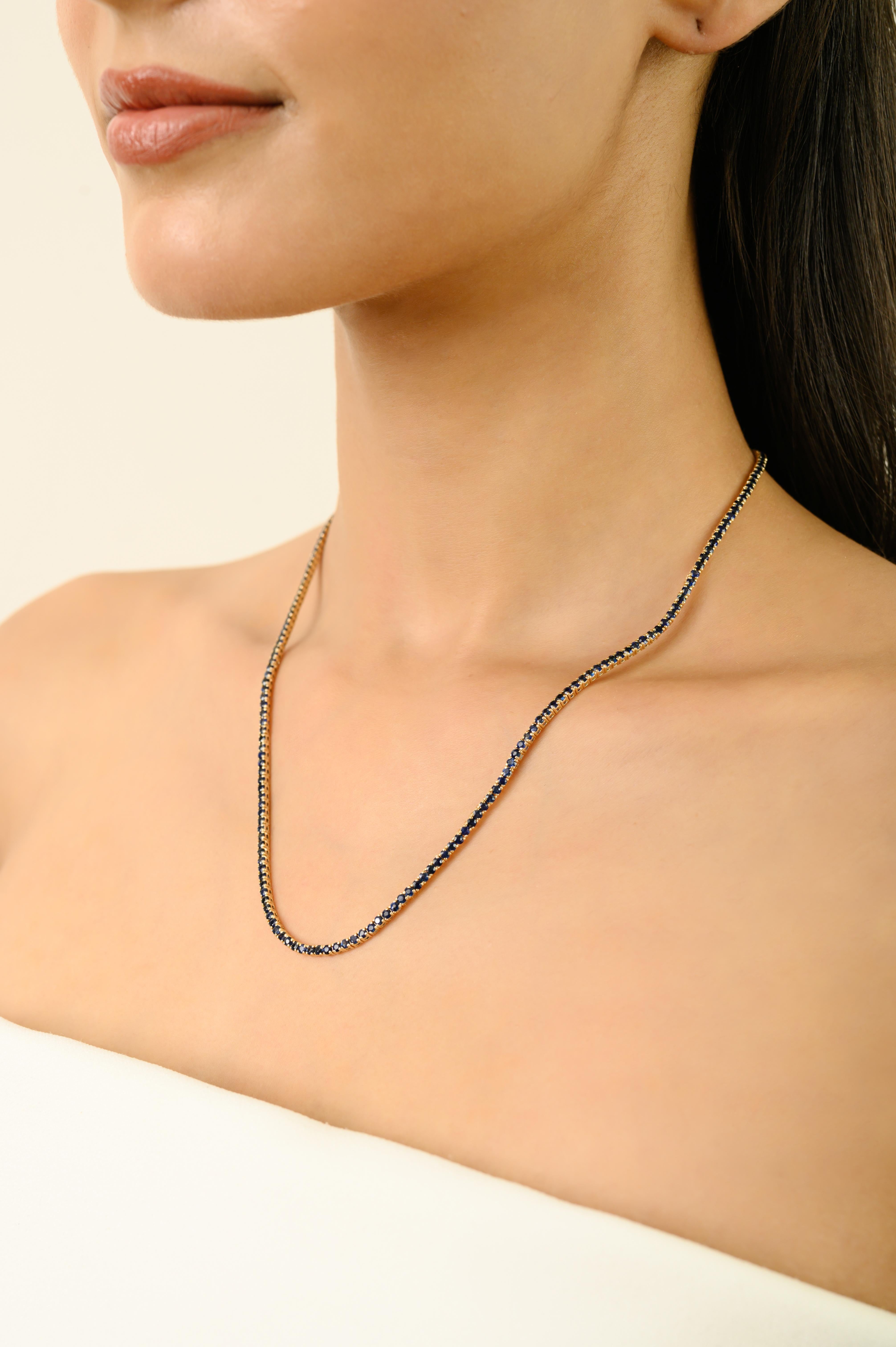 Collier de tennis moderne en or jaune 14K avec 9.46 Ct Round Deep Blue Sapphires Pour femmes en vente