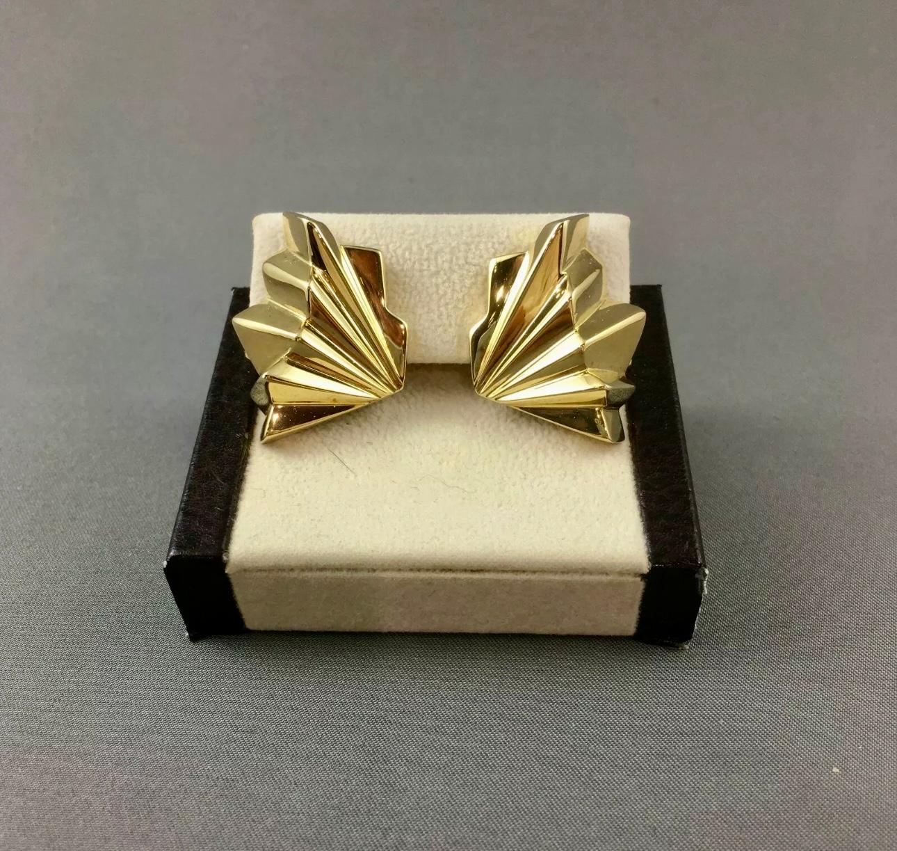Fabulous Modern 14k Gold Post & Clip Earrings

Description / Condition: Mint

Year of Production: 2010

Gender: Woman

Purity: 14k Yellow & White Gold  

Weight: 15.9 grams


Modern 14k Yellow & White Gold Post & Clip Earrings

Description /