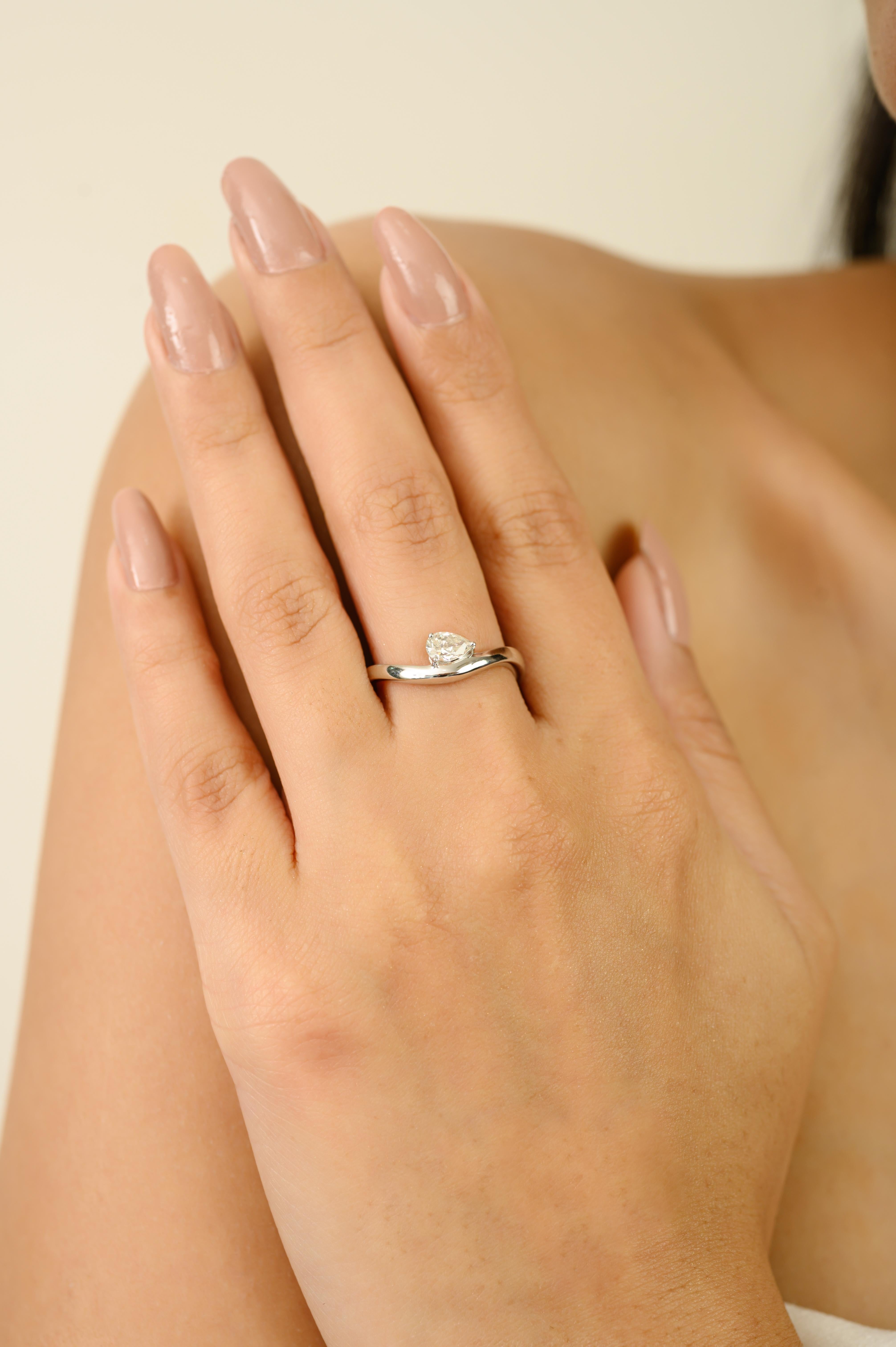 En venta: Modern 1.5 Ct Pear Cut Diamond Solitaire Wave Ring in 14K White Gold Prong Set  2