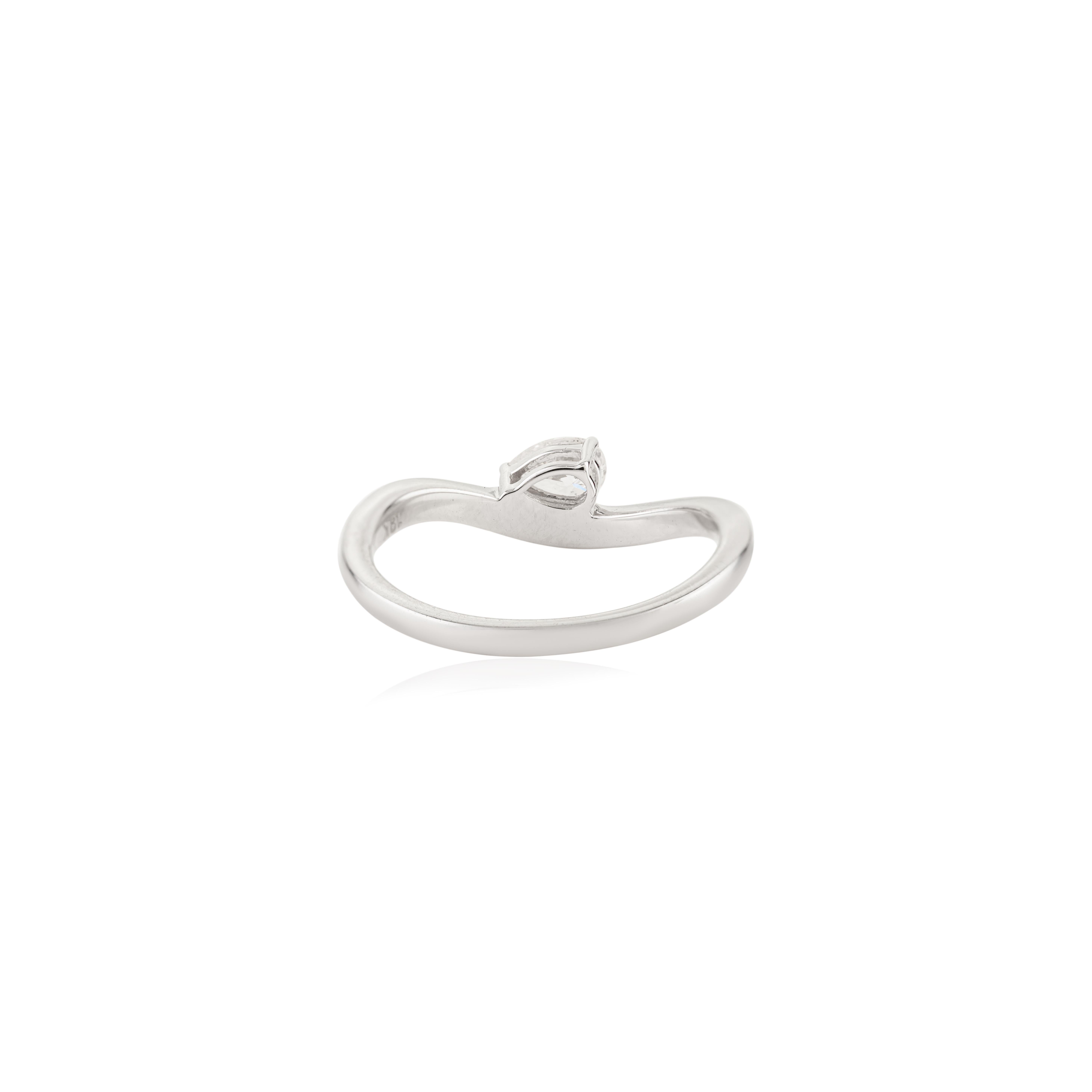 En venta: Modern 1.5 Ct Pear Cut Diamond Solitaire Wave Ring in 14K White Gold Prong Set  5