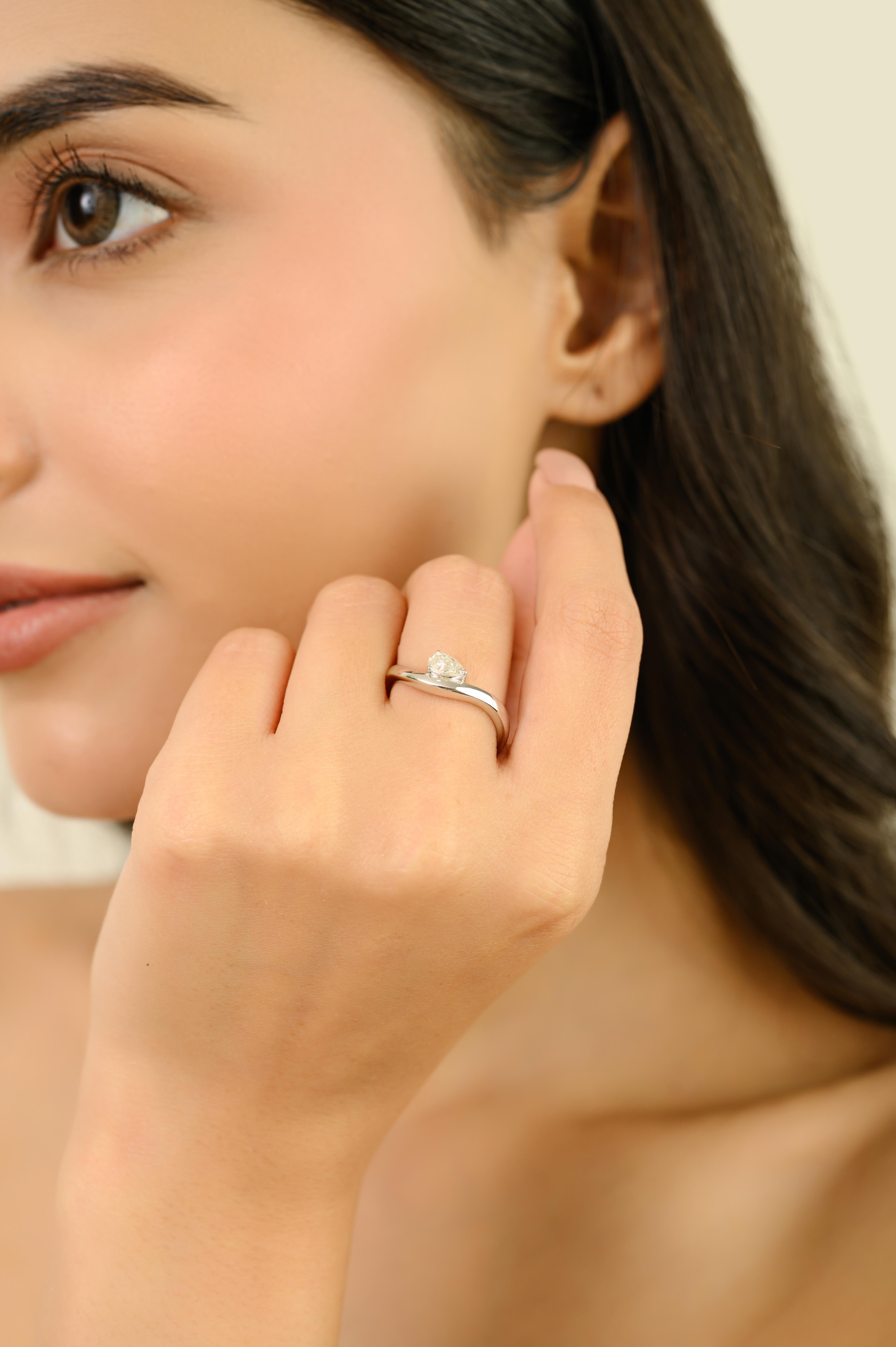 En venta: Modern 1.5 Ct Pear Cut Diamond Solitaire Wave Ring in 14K White Gold Prong Set  8