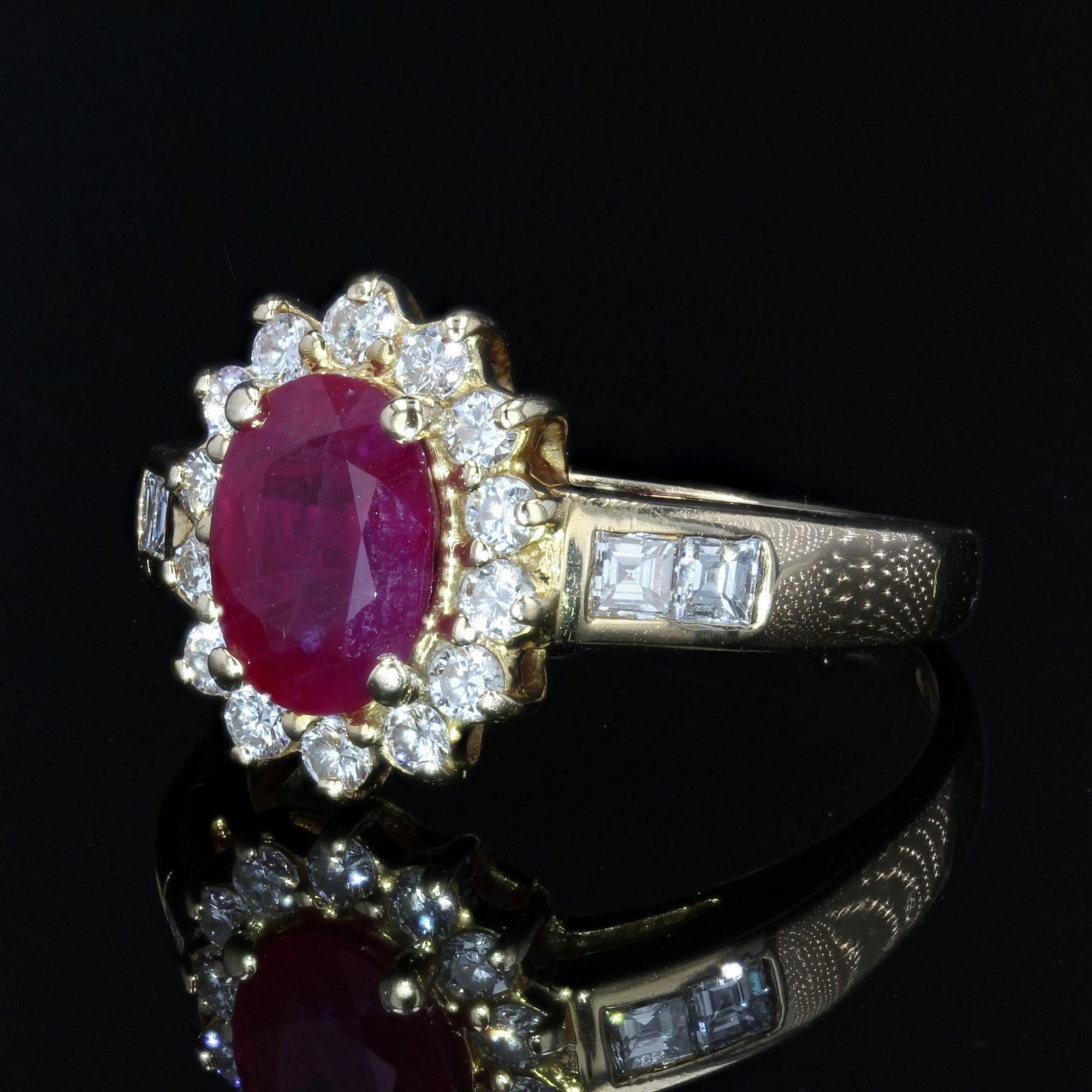 Modern 1.50 Carat Ruby Diamonds 18 Karat Yellow Gold Ring In Good Condition For Sale In Poitiers, FR