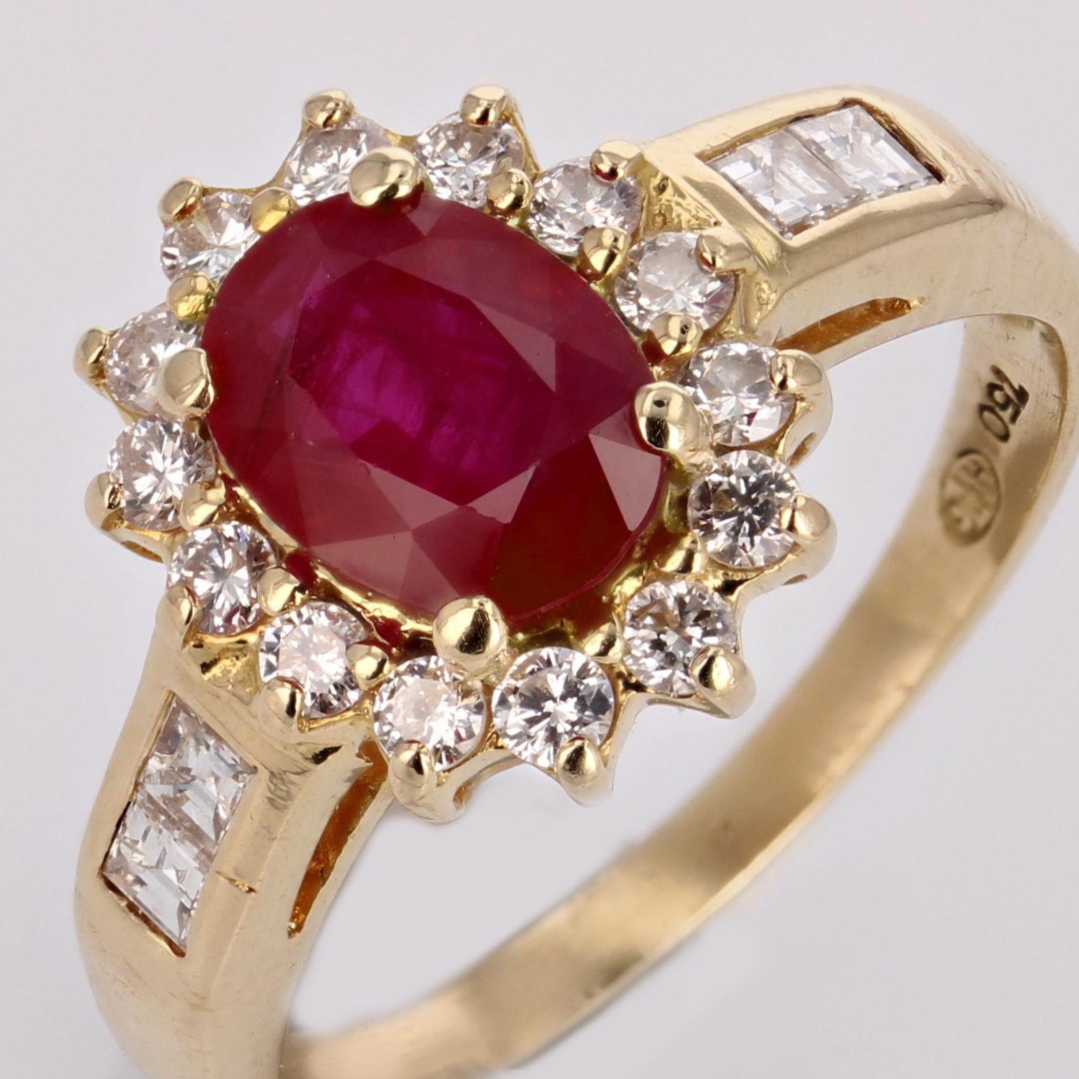 Modern 1.50 Carat Ruby Diamonds 18 Karat Yellow Gold Ring For Sale 3