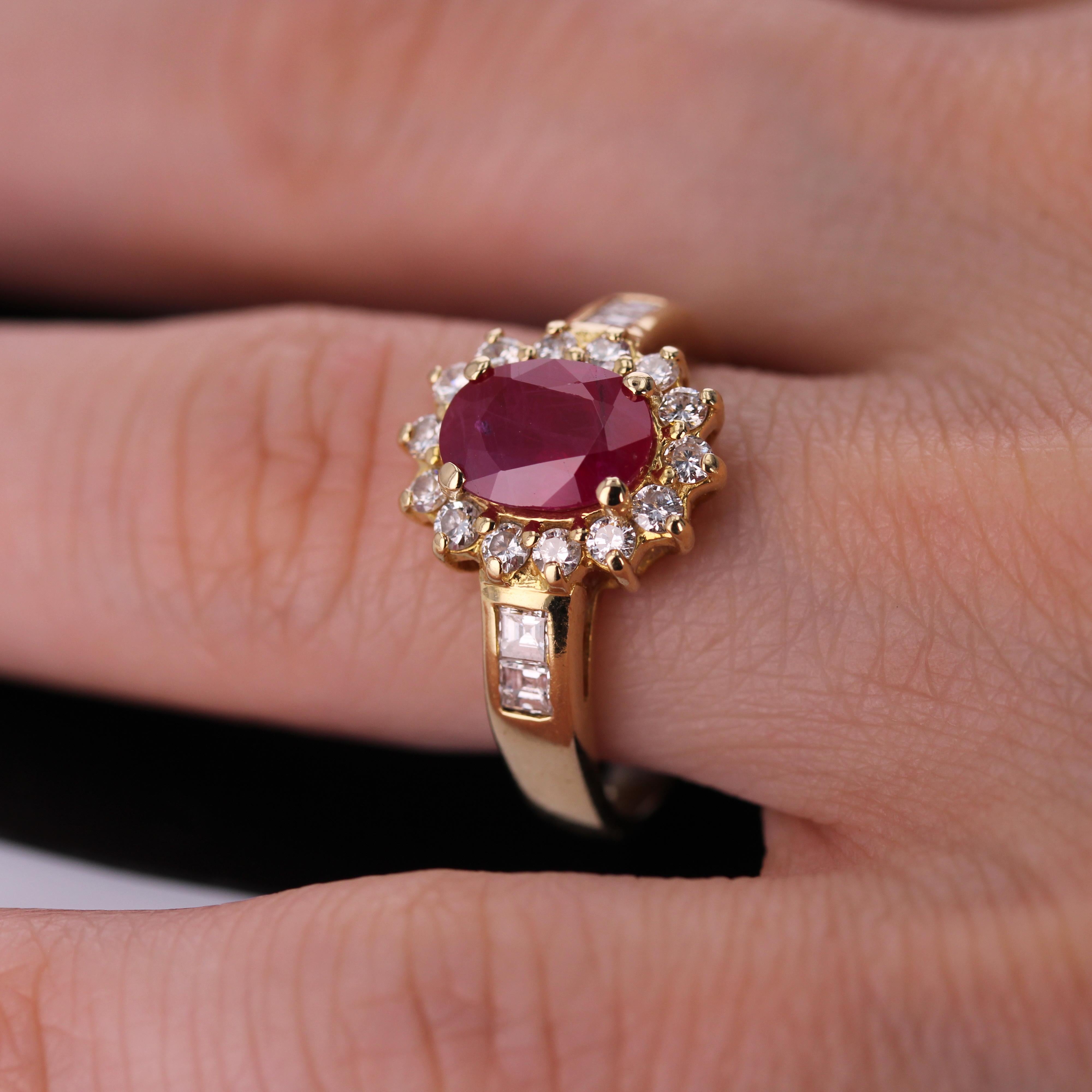 Modern 1.50 Carat Ruby Diamonds 18 Karat Yellow Gold Ring For Sale 6