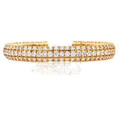 Retro Modern 15.98 Cts Diamond 18K Yellow Gold Luxurious Cuff Bangle Bracelet