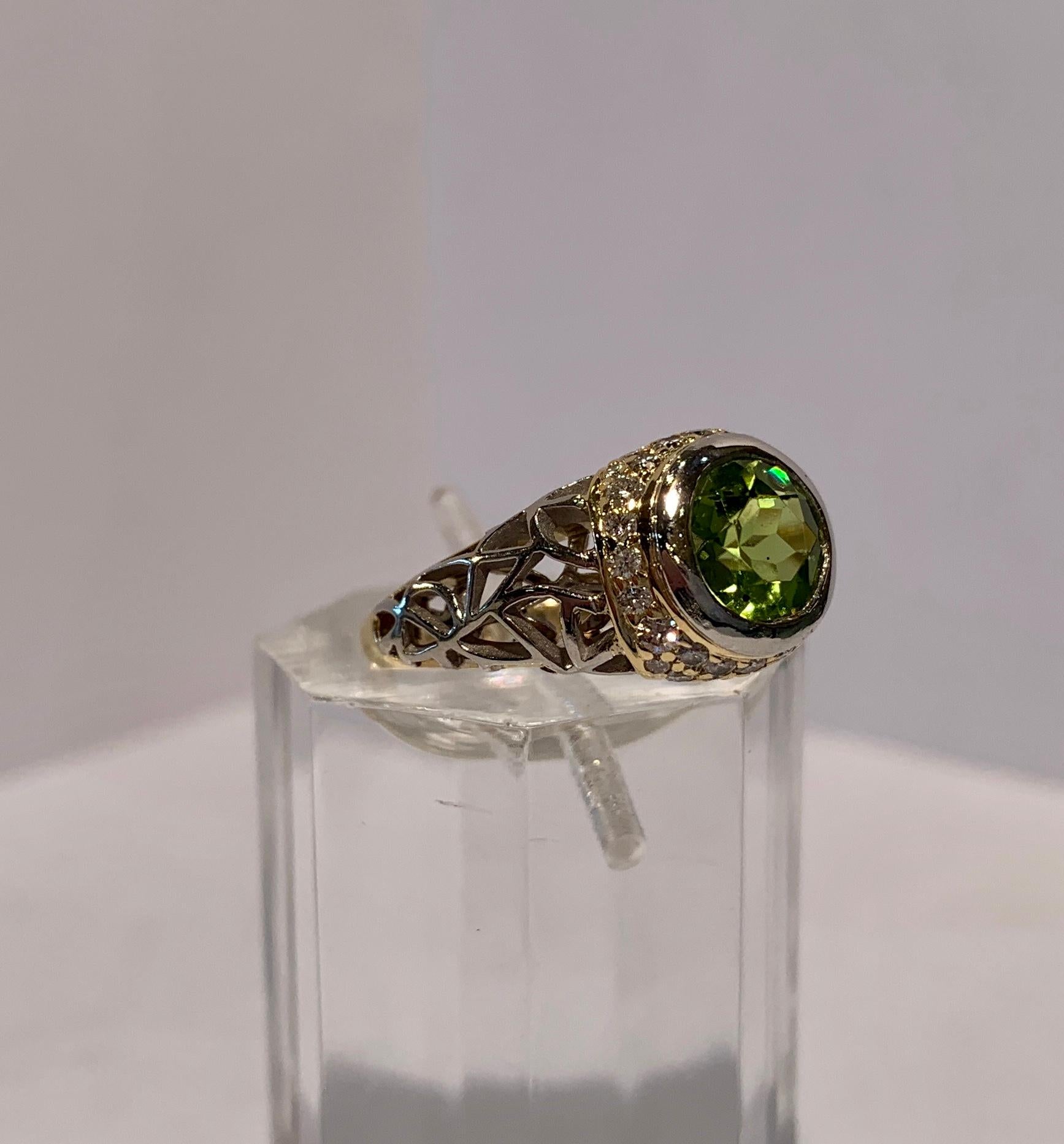 Modern 1.6 Carat Peridot and Diamond Two-Tone Platinum and Yellow Gold Ring In Good Condition In Tustin, CA
