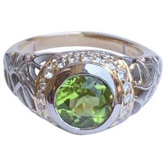 Bague moderne en or jaune et platine bicolore avec péridot de 1,6 carat et diamants