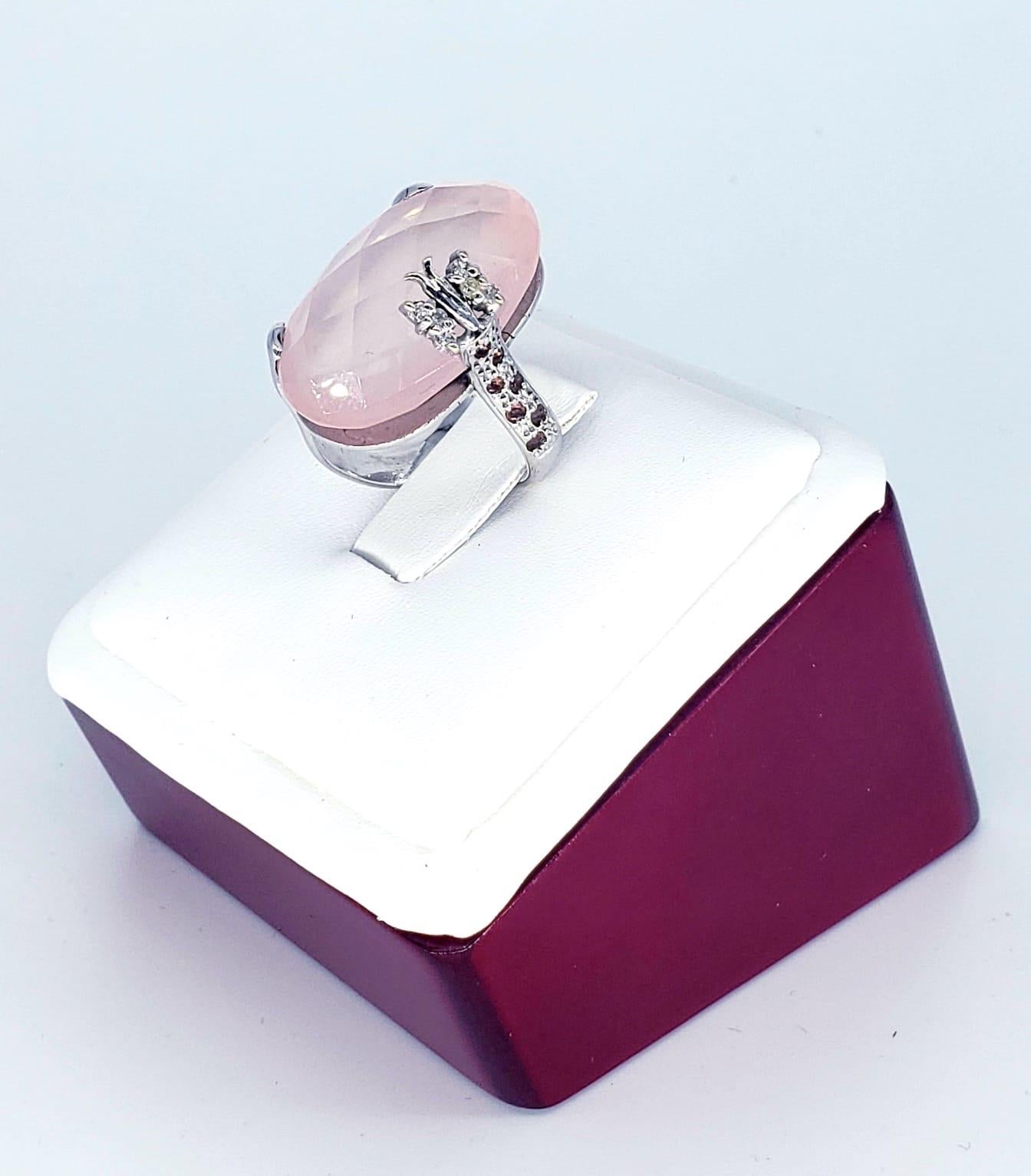Moderner moderner 16,78 Karat Rosenquarz Schmetterling Diamant Rosa Cocktail-Ring im Zustand „Gut“ im Angebot in Miami, FL