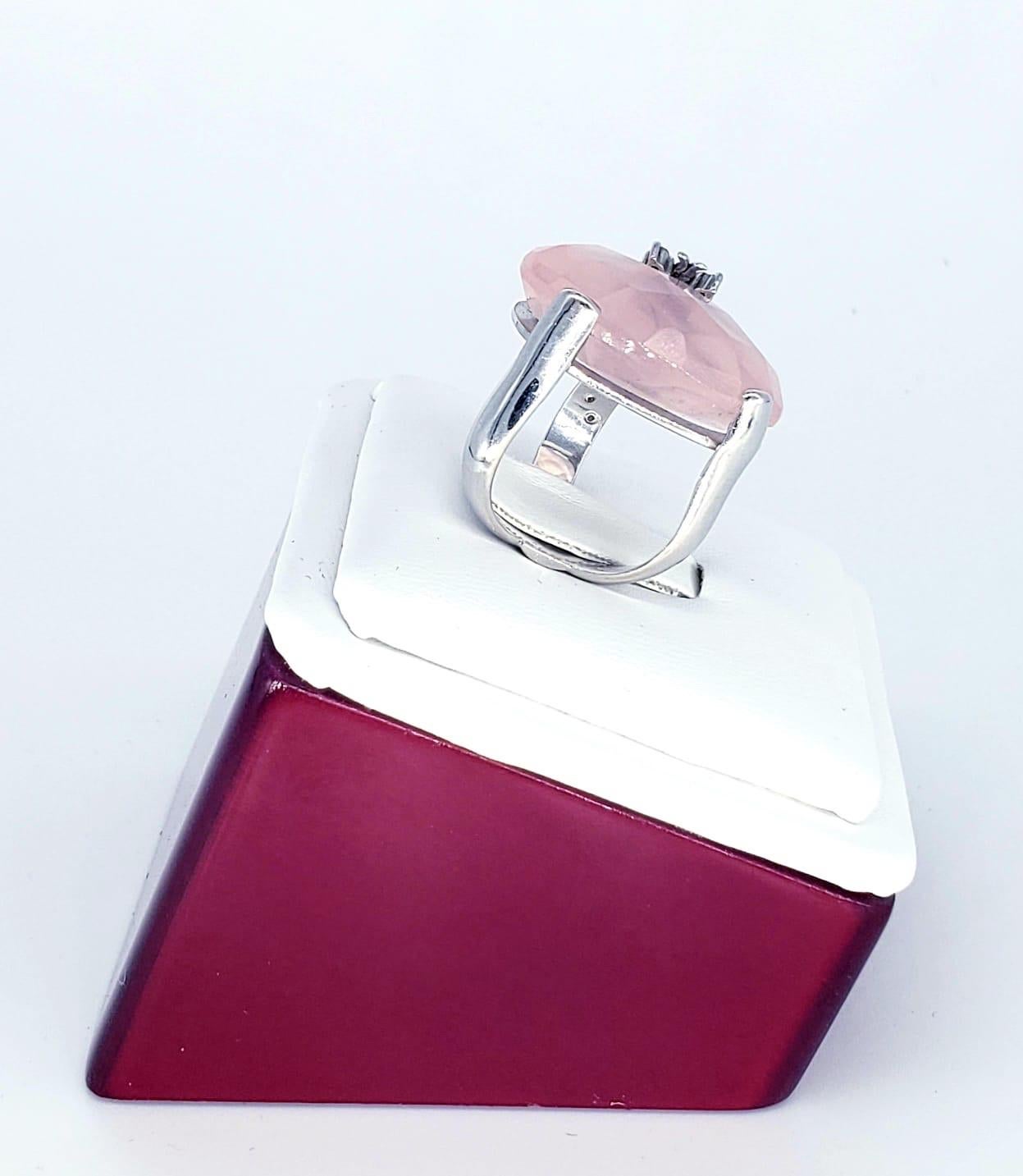 Moderner moderner 16,78 Karat Rosenquarz Schmetterling Diamant Rosa Cocktail-Ring für Damen oder Herren im Angebot