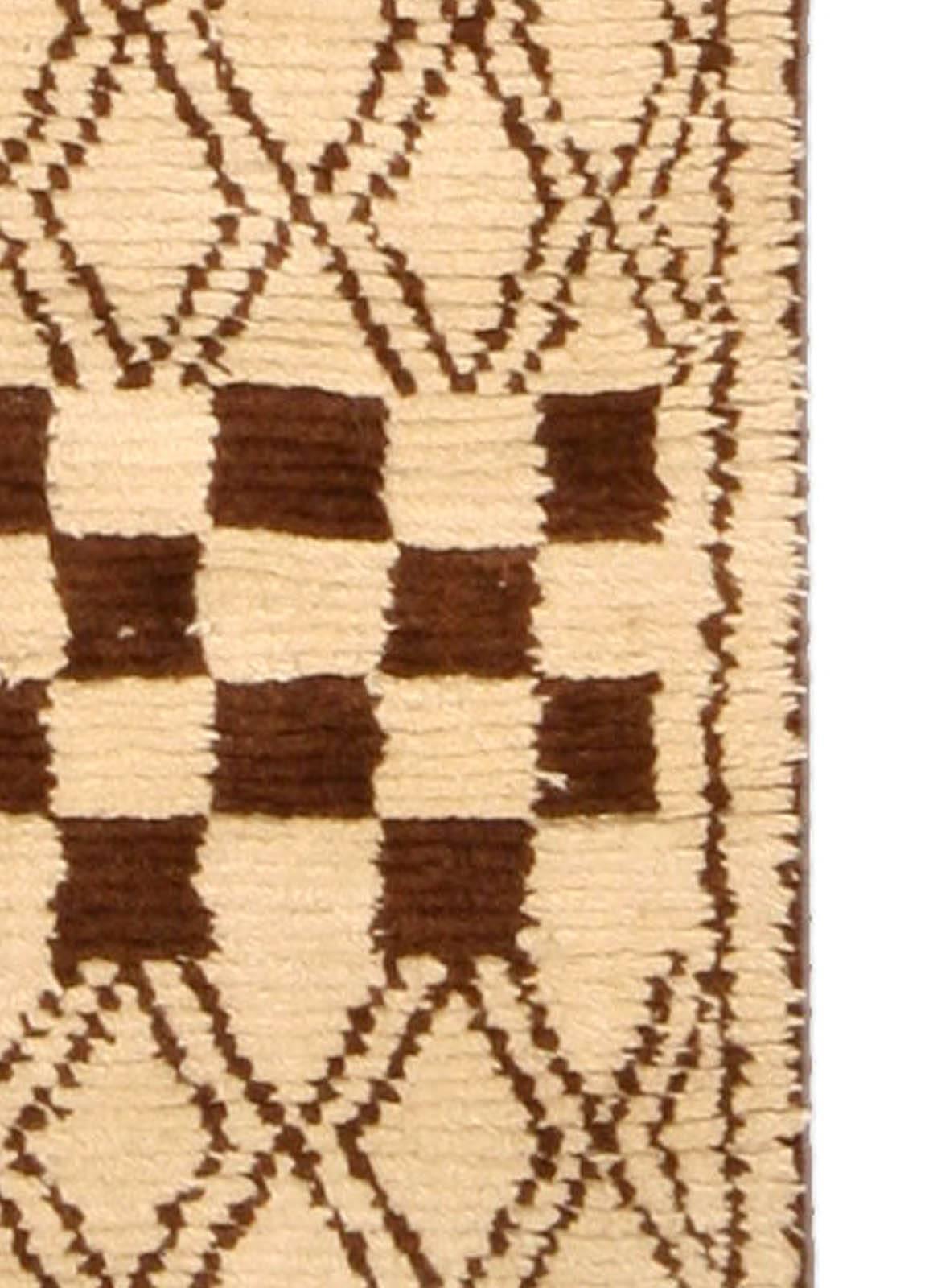 Modern 1790 Marokkanischer Teppich in Beige und Brown von Doris Leslie Blau (Handgeknüpft) im Angebot