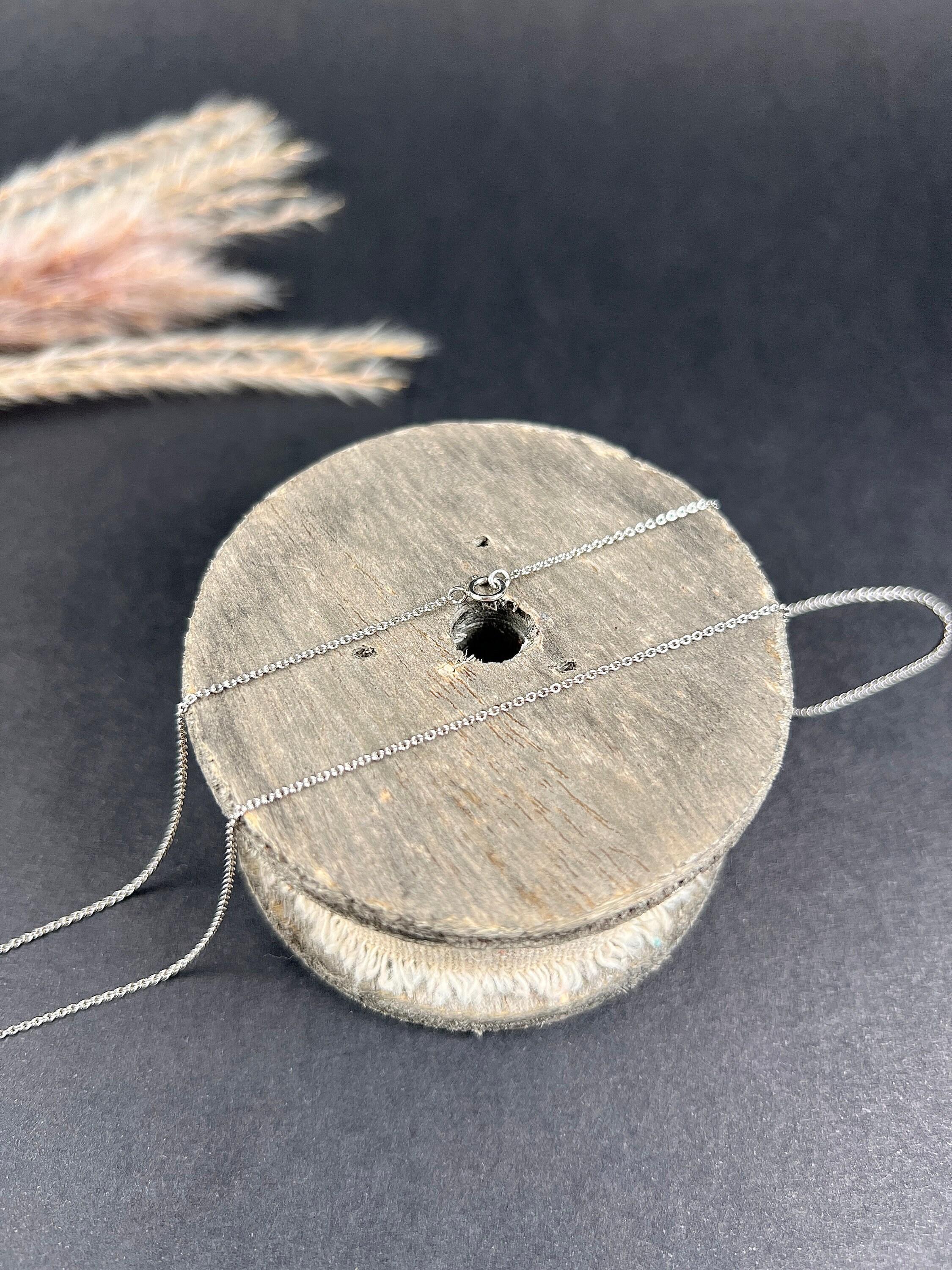 Catena moderna da 18 1/2 pollici, stampata in platino, A Link con chiusura ad anello con bullone in vendita 2