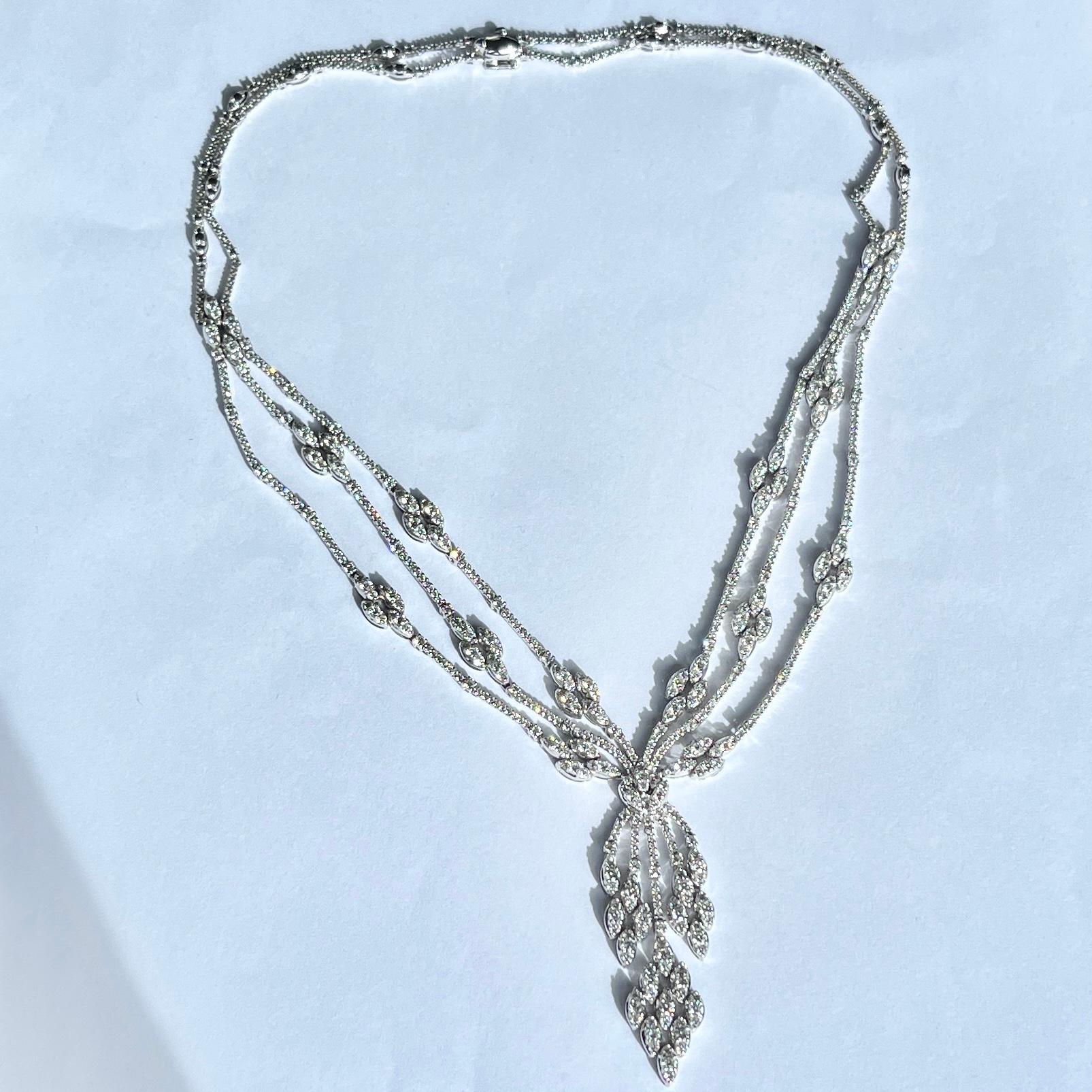 Modern 18 Carat White Gold and Diamond Encrusted Pendant Necklace In Excellent Condition For Sale In Chipping Campden, GB