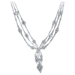 Collier pendentif moderne incrusté de diamants et d'or blanc 18 carats