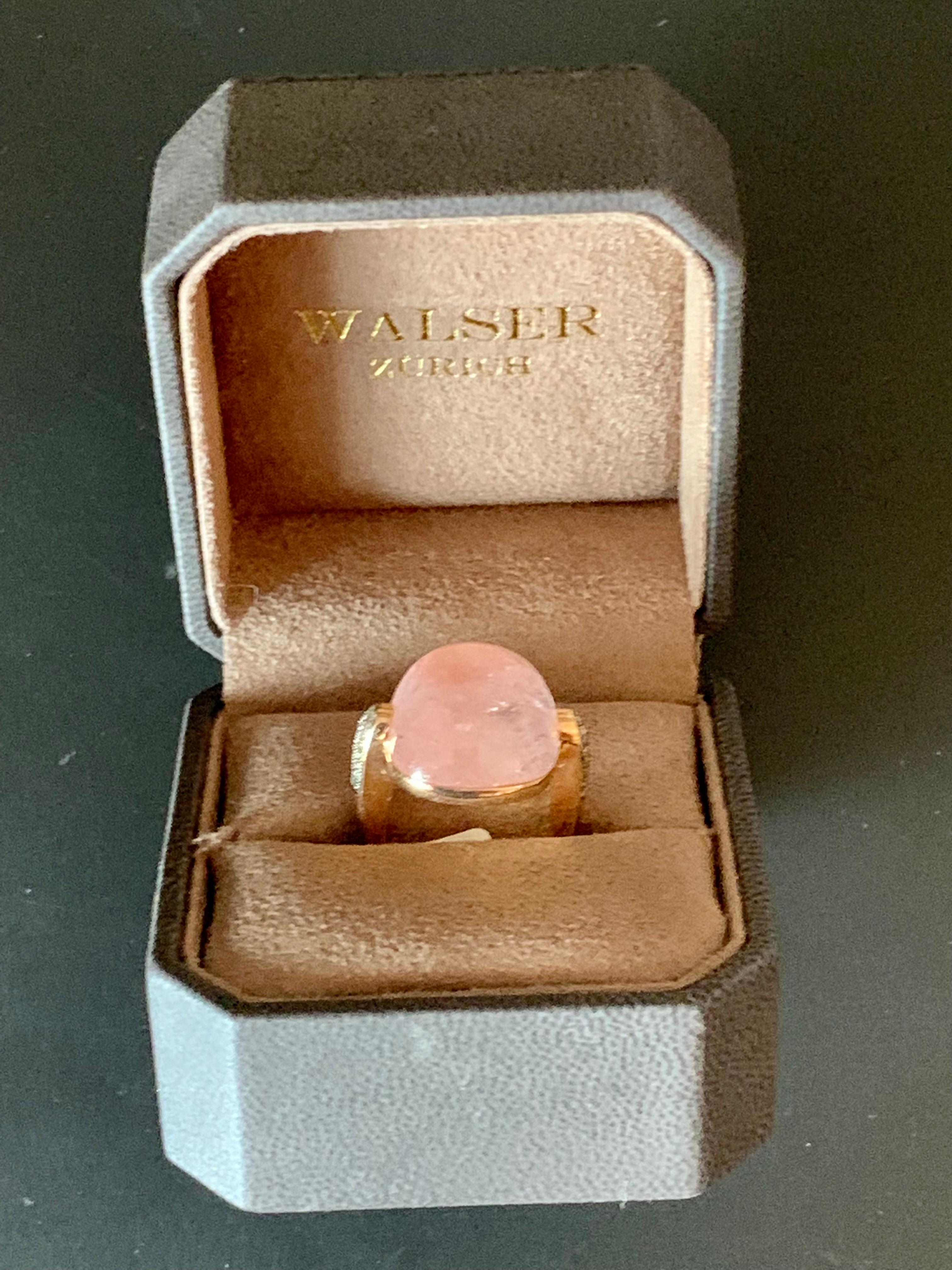 Contemporary Modern 18 K Rose Gold Ring with Morganite and Champagne Diaomods For Sale