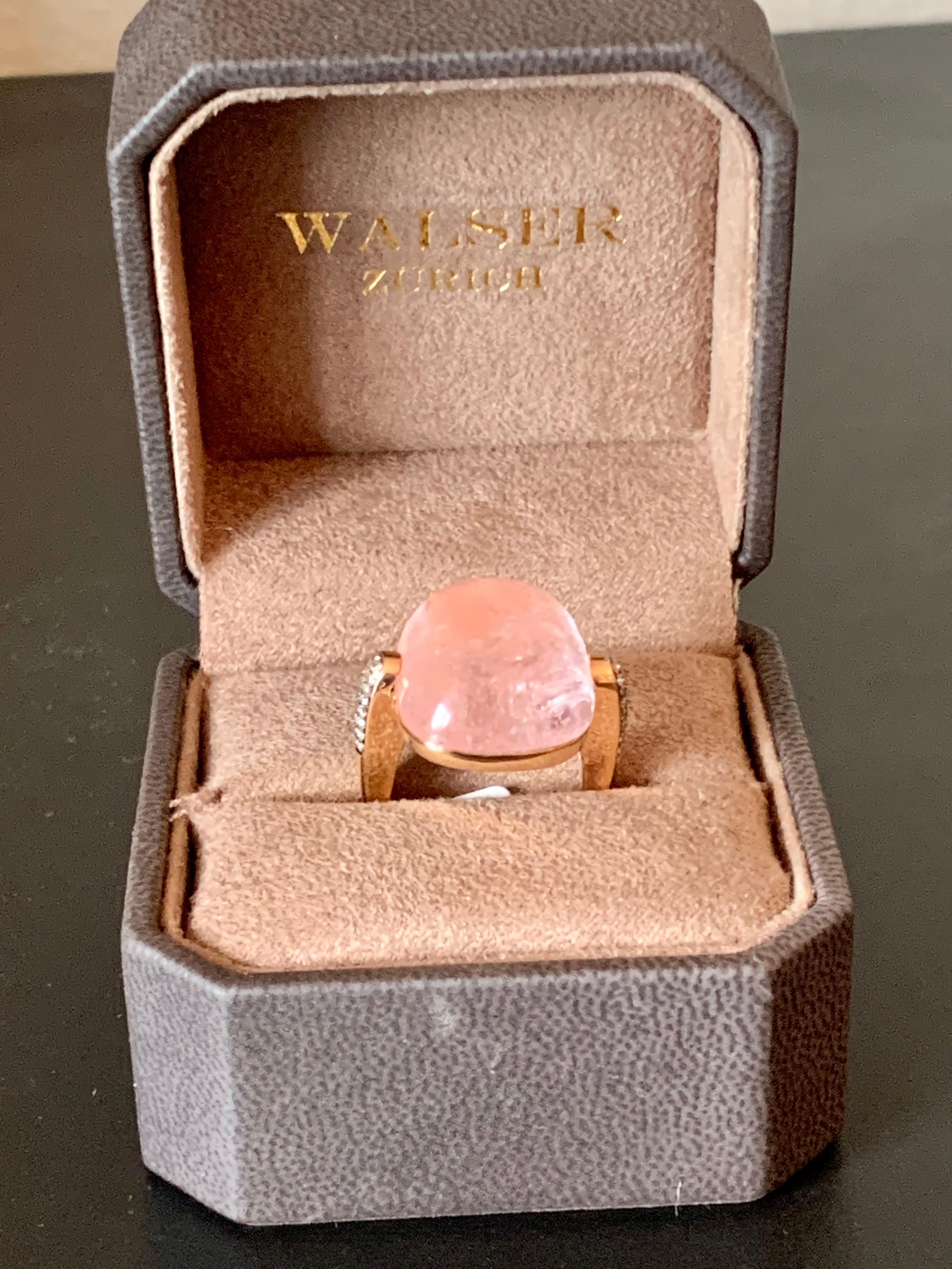 Cabochon Modern 18 K Rose Gold Ring with Morganite and Champagne Diaomods For Sale