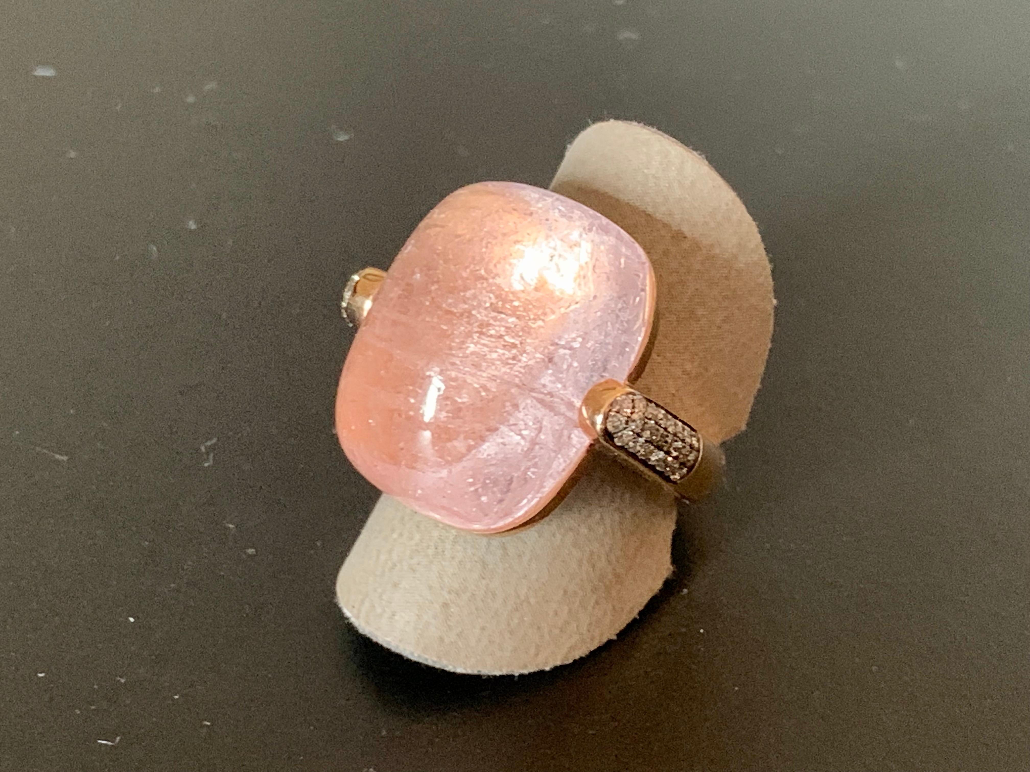 Modern 18 K Rose Gold Ring with Morganite and Champagne Diaomods In New Condition For Sale In Zurich, Zollstrasse