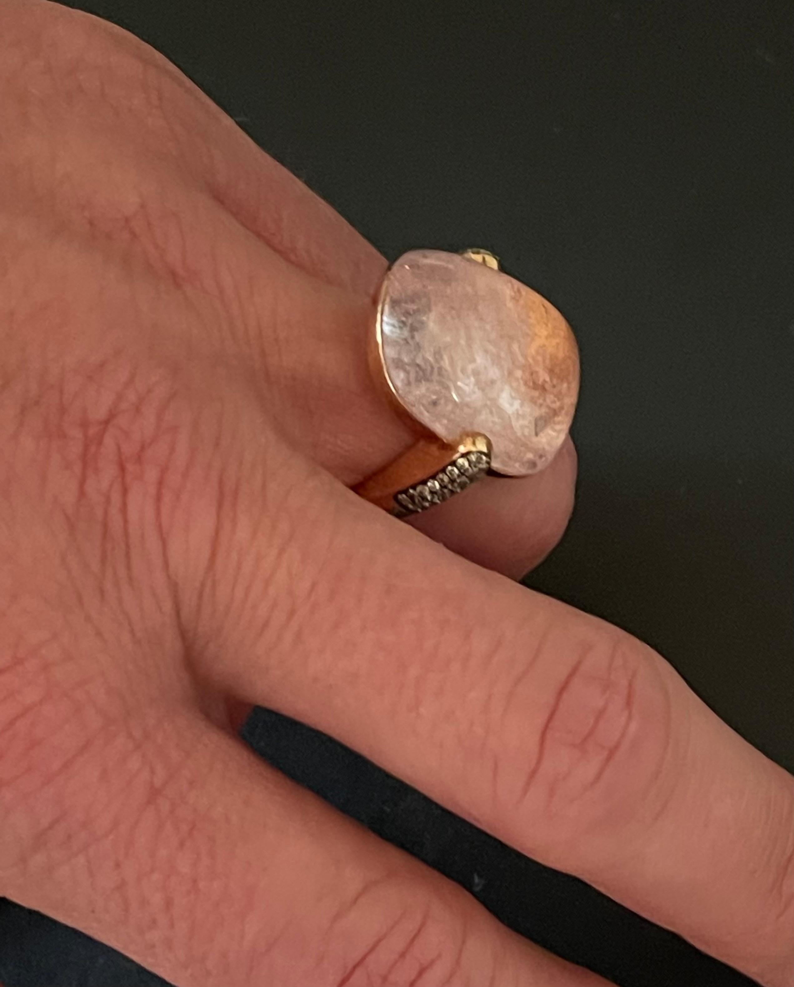 Modern 18 K Rose Gold Ring with Morganite and Champagne Diaomods For Sale 1