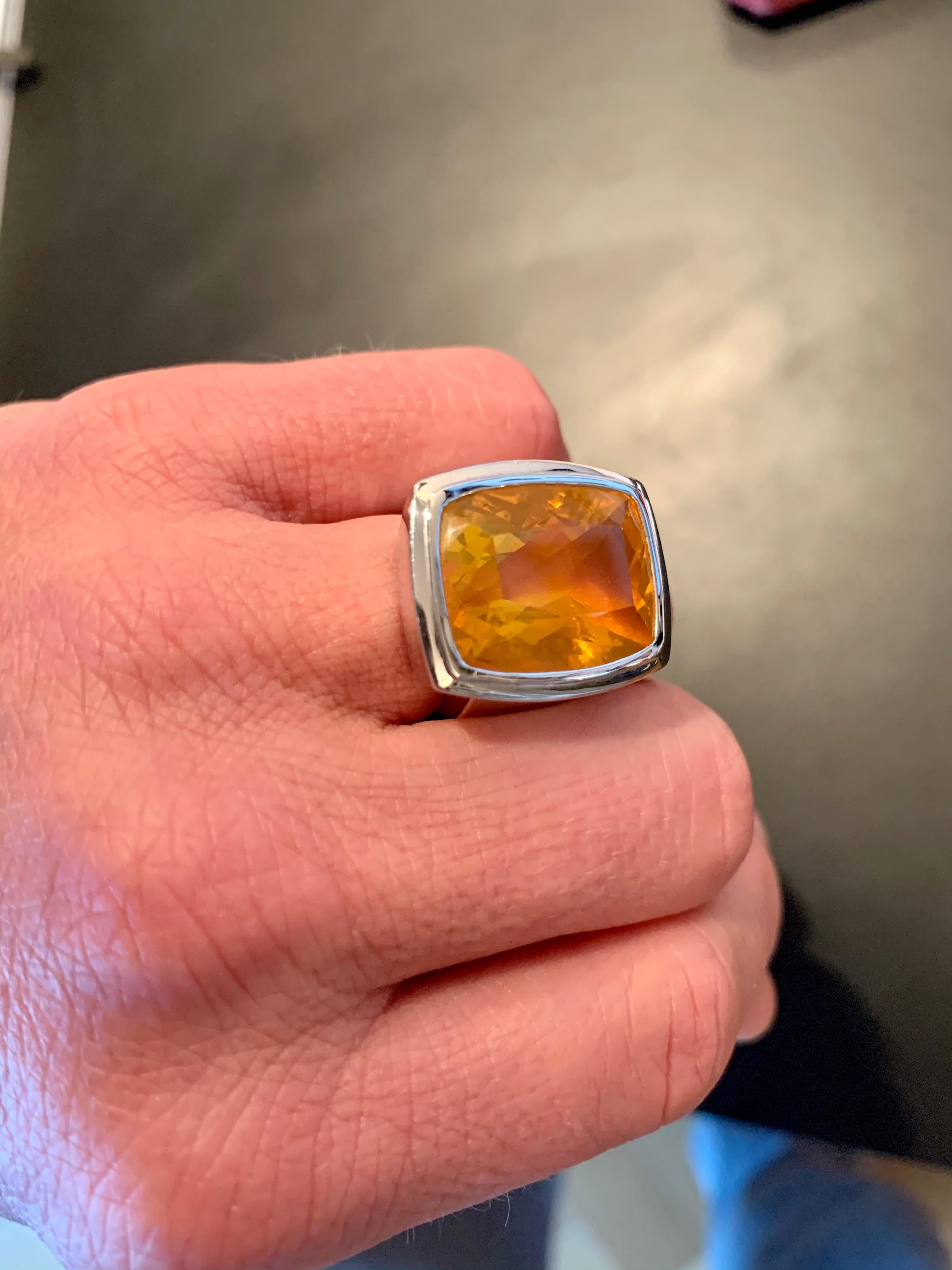 Bague fantaisie moderne en or blanc 18 carats avec opale d'un feu mexicain en vente 8