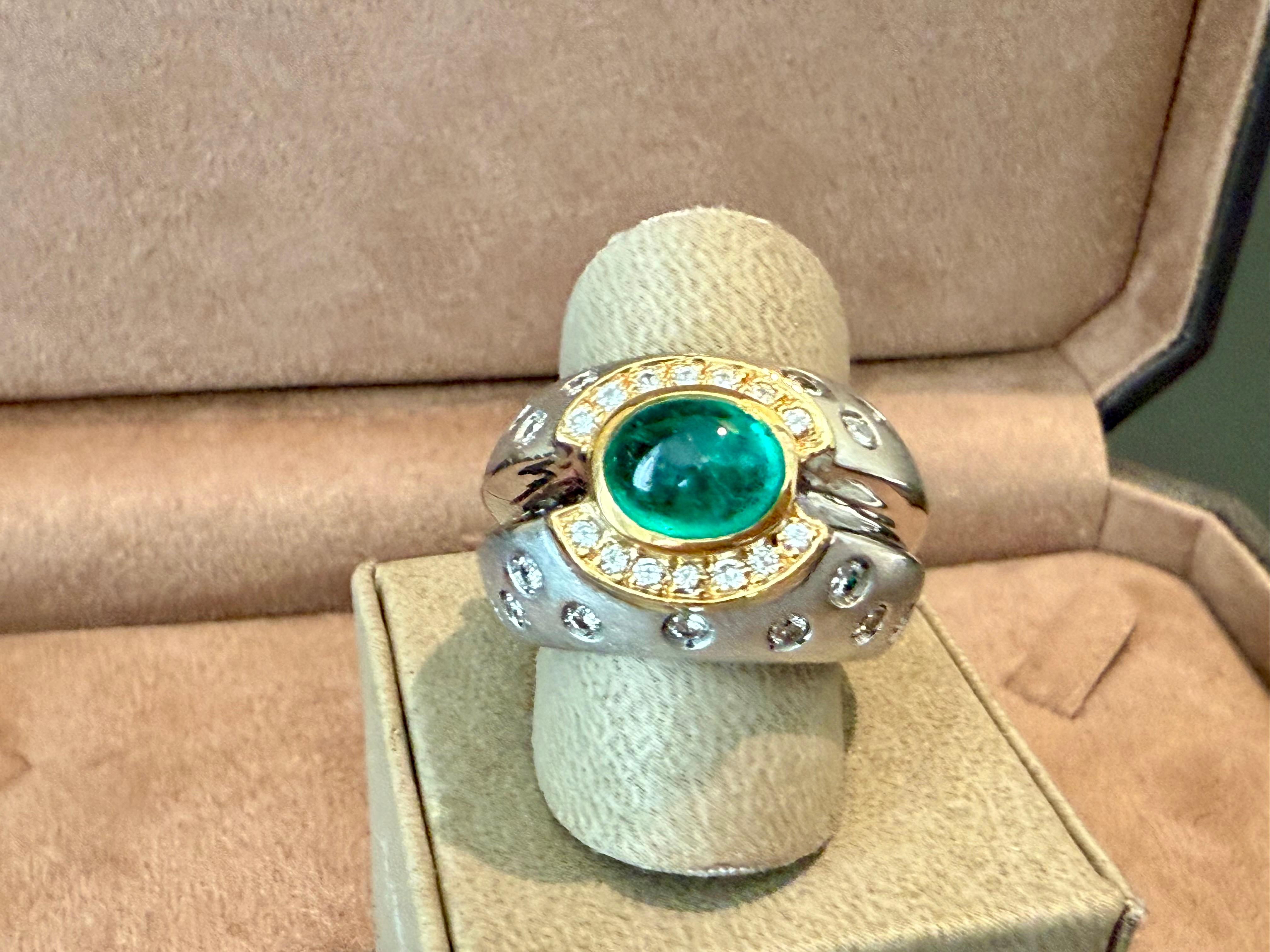 Bague moderne en or jaune et blanc 18 K Bague Emarald Cabochon Diaomond Bon état - En vente à Zurich, Zollstrasse