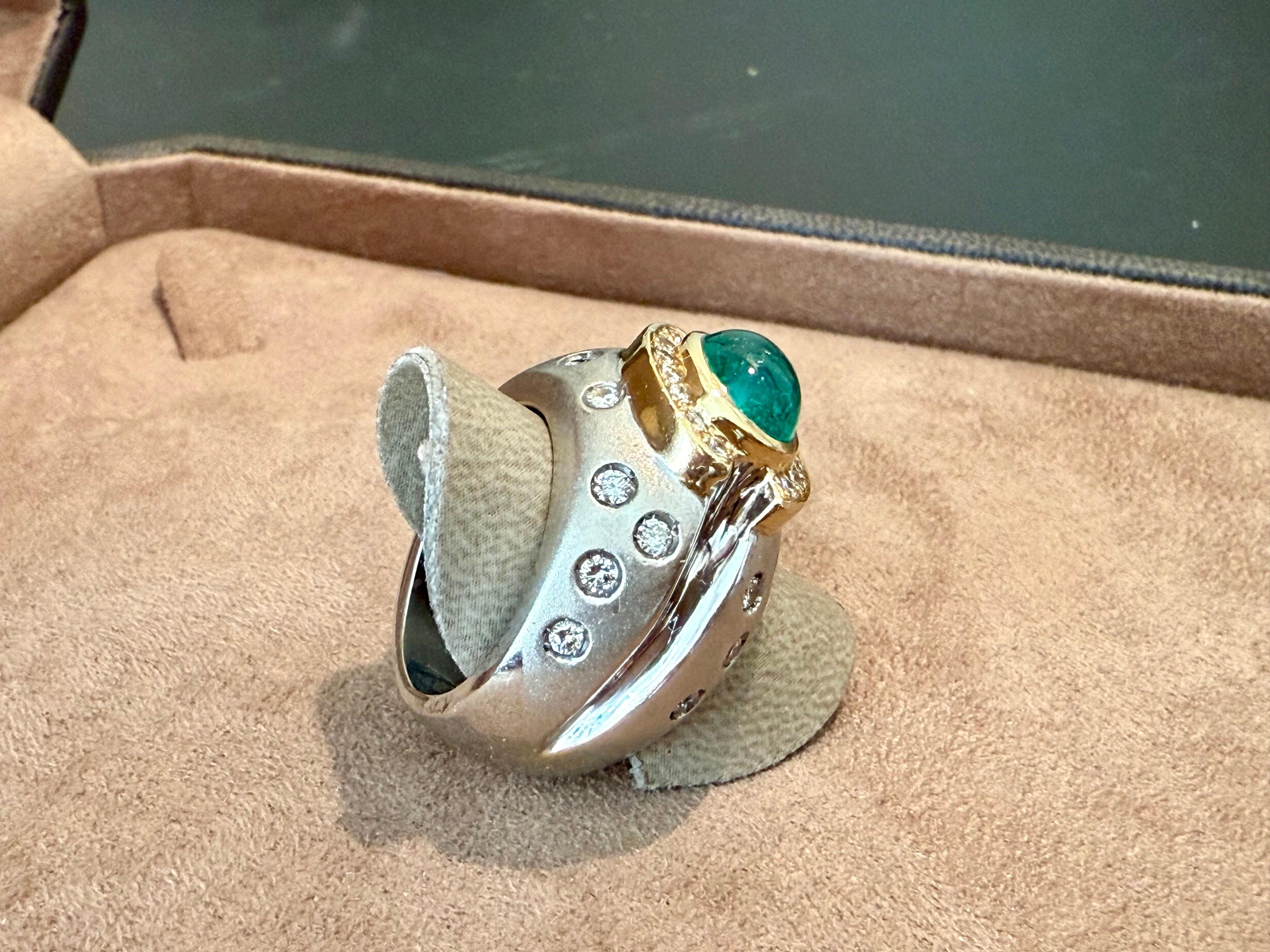 Bague moderne en or jaune et blanc 18 K Bague Emarald Cabochon Diaomond Unisexe en vente