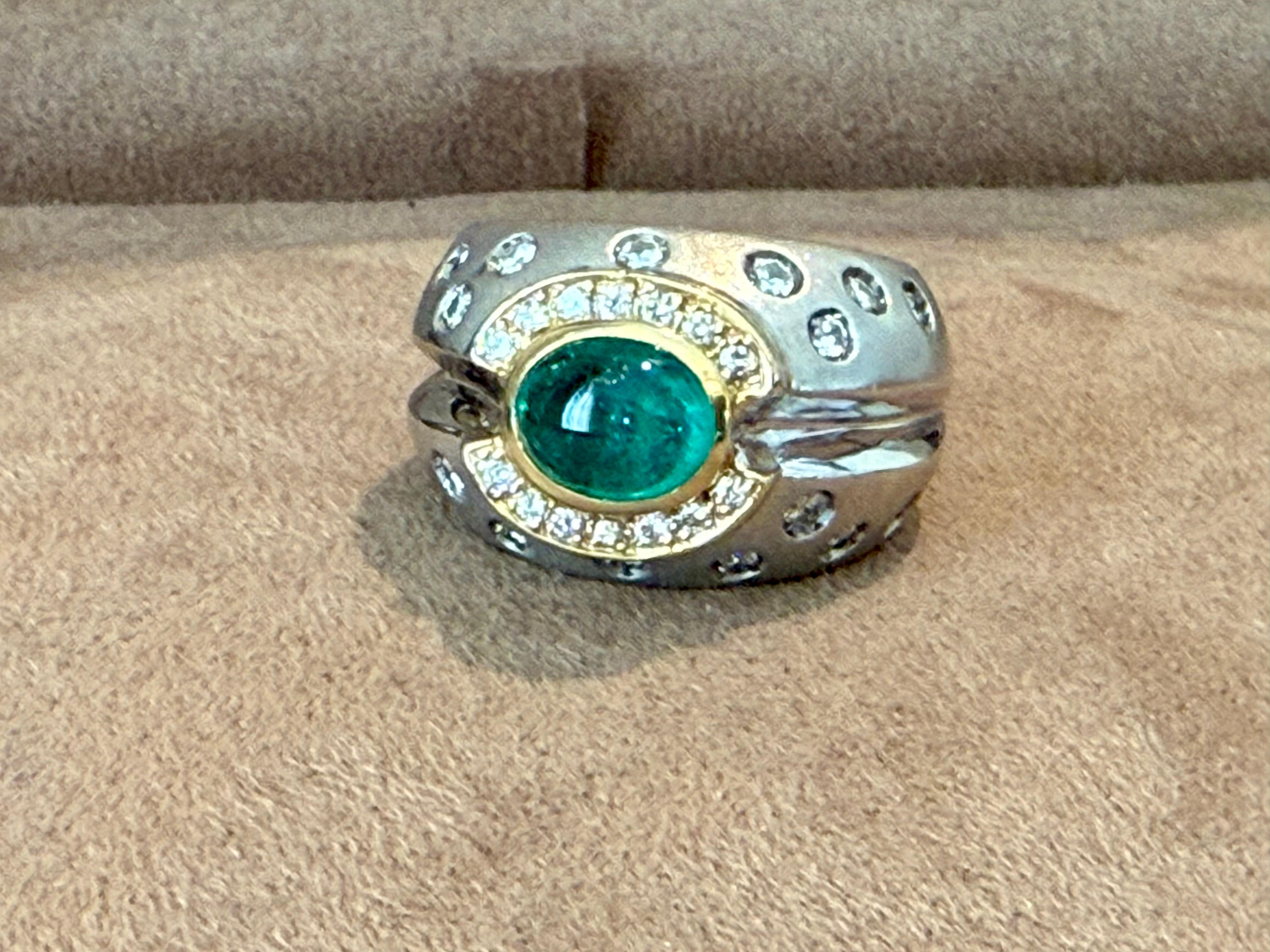 Bague moderne en or jaune et blanc 18 K Bague Emarald Cabochon Diaomond en vente 2