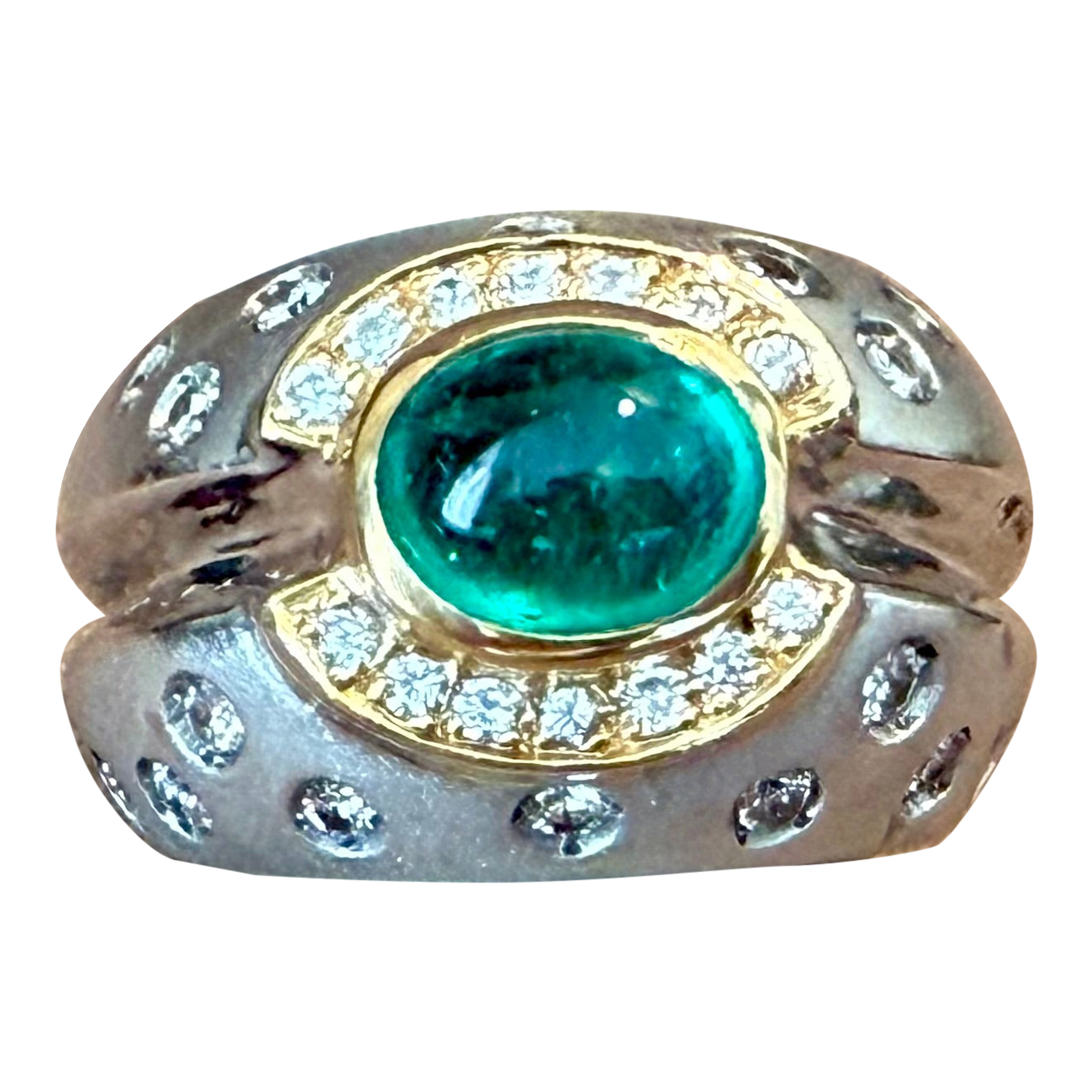Bague moderne en or jaune et blanc 18 K Bague Emarald Cabochon Diaomond en vente