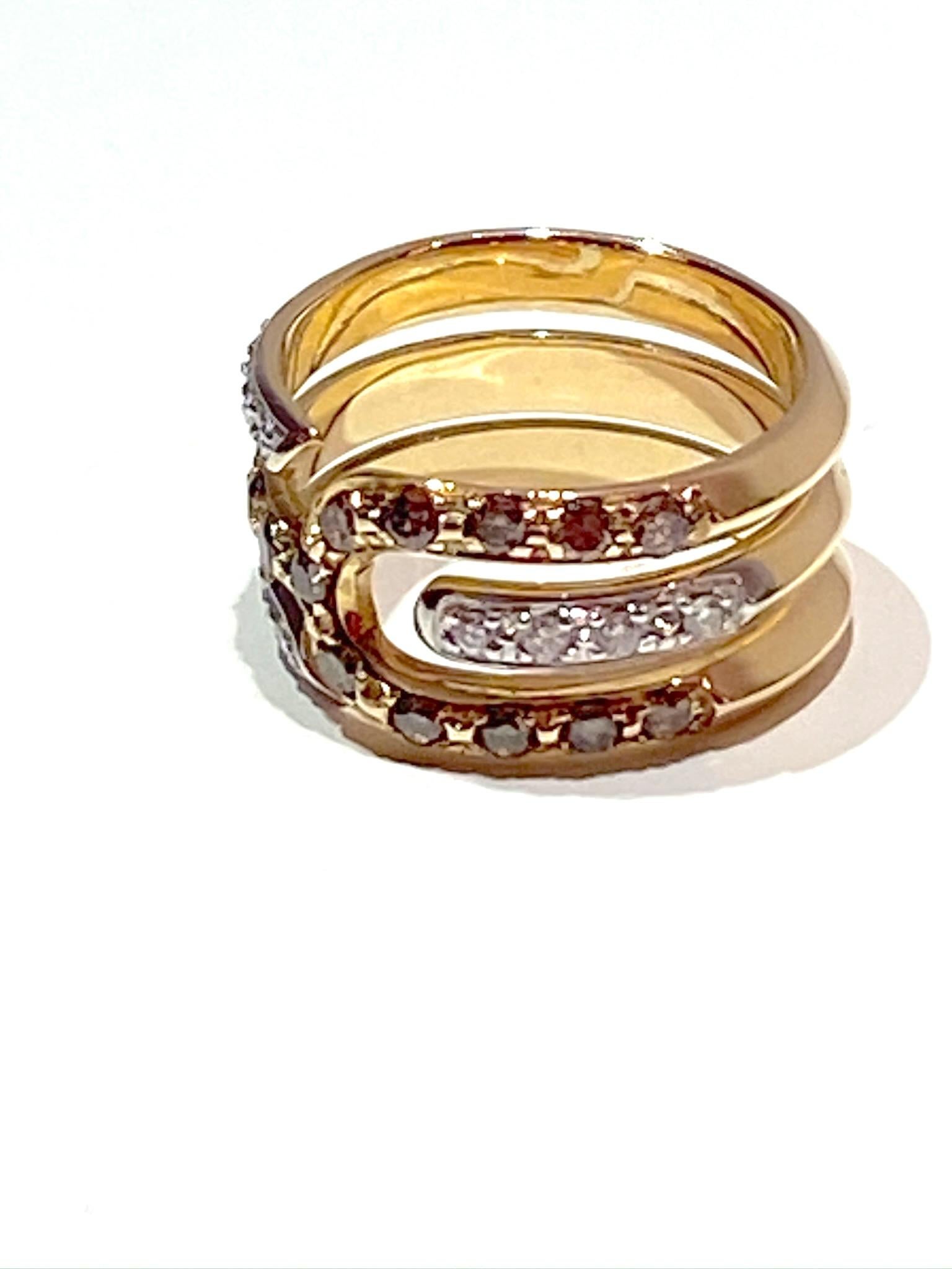 Brilliant Cut Unisex Band 18 Karat Gold 0.14 White 0.18 Carat Brown Diamonds Design Ring For Sale