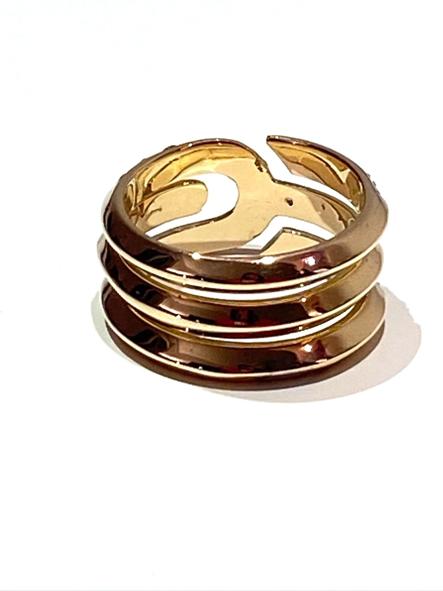 Unisex Band 18 Karat Gold 0.14 White 0.18 Carat Brown Diamonds Design Ring For Sale 1