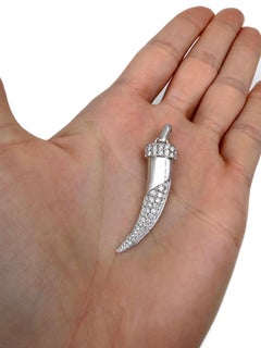 Pendentif moderne en or 18 carats avec un diamant de 1,25 carat en forme de Horn