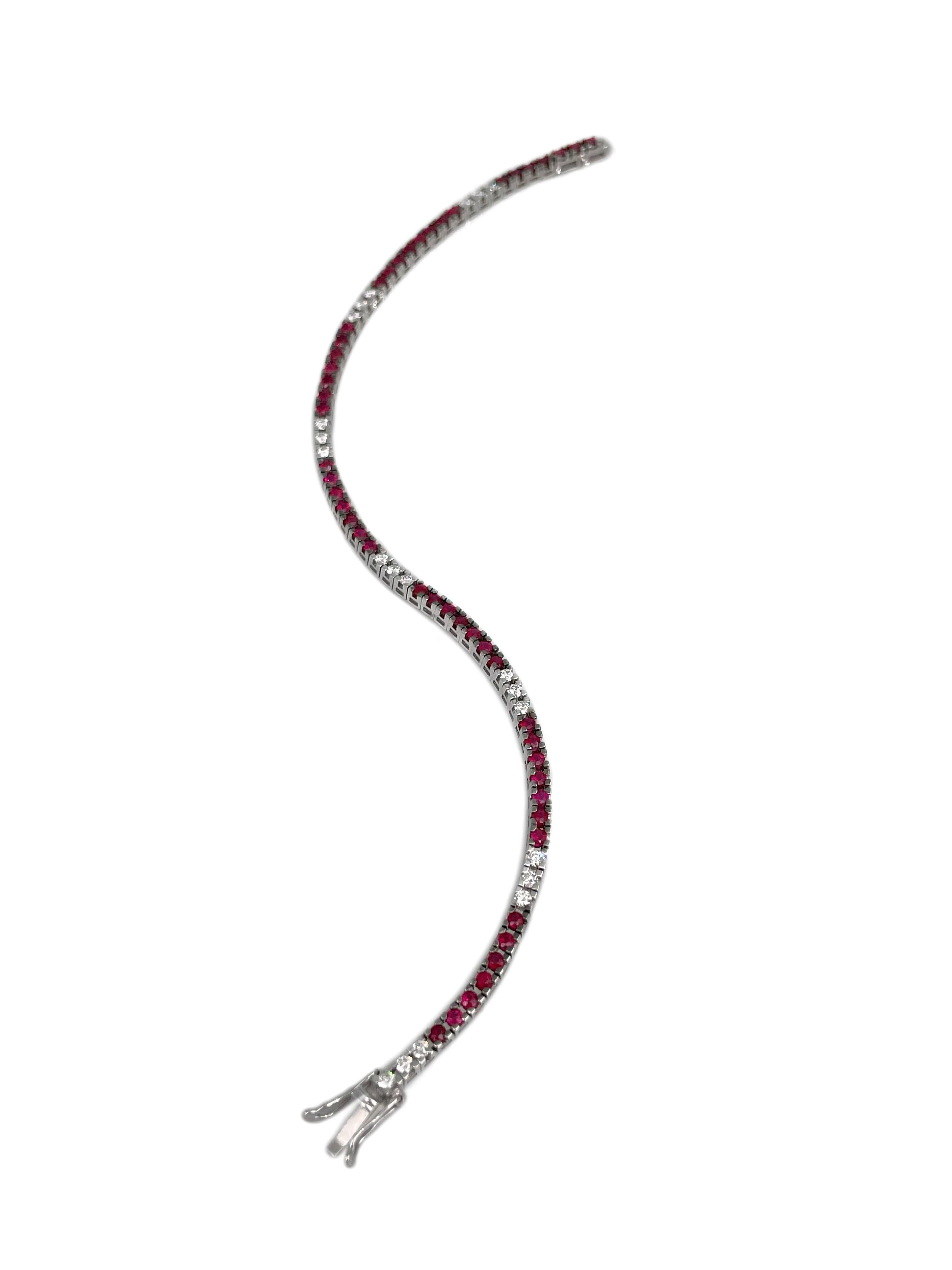 Taglio misto Moderno bracciale tennis in oro 18 carati con rubino da 1,50 carati e diamante da 0,55 carati in vendita